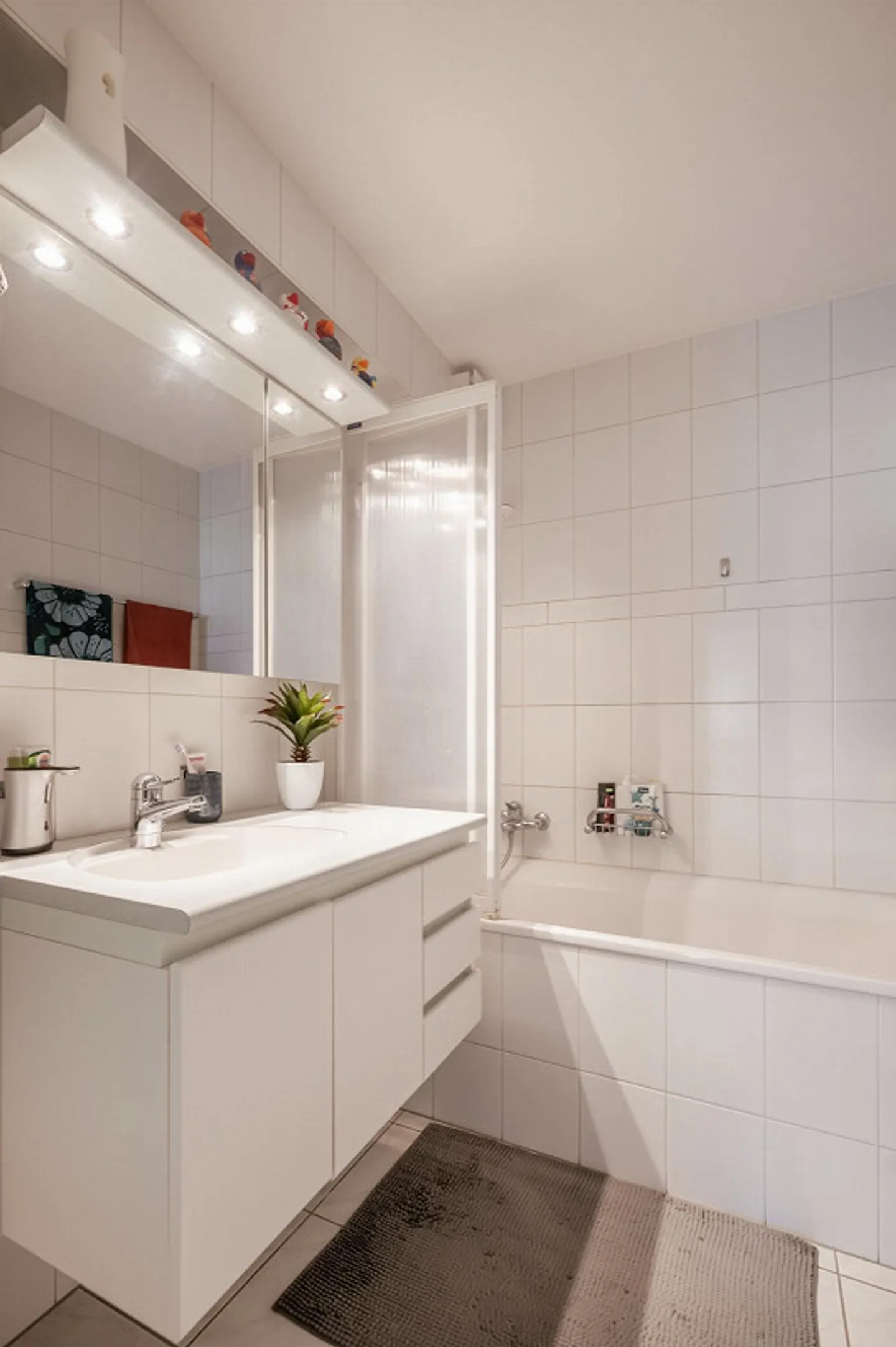 Living in a 5-family house - Photo 6 of 7