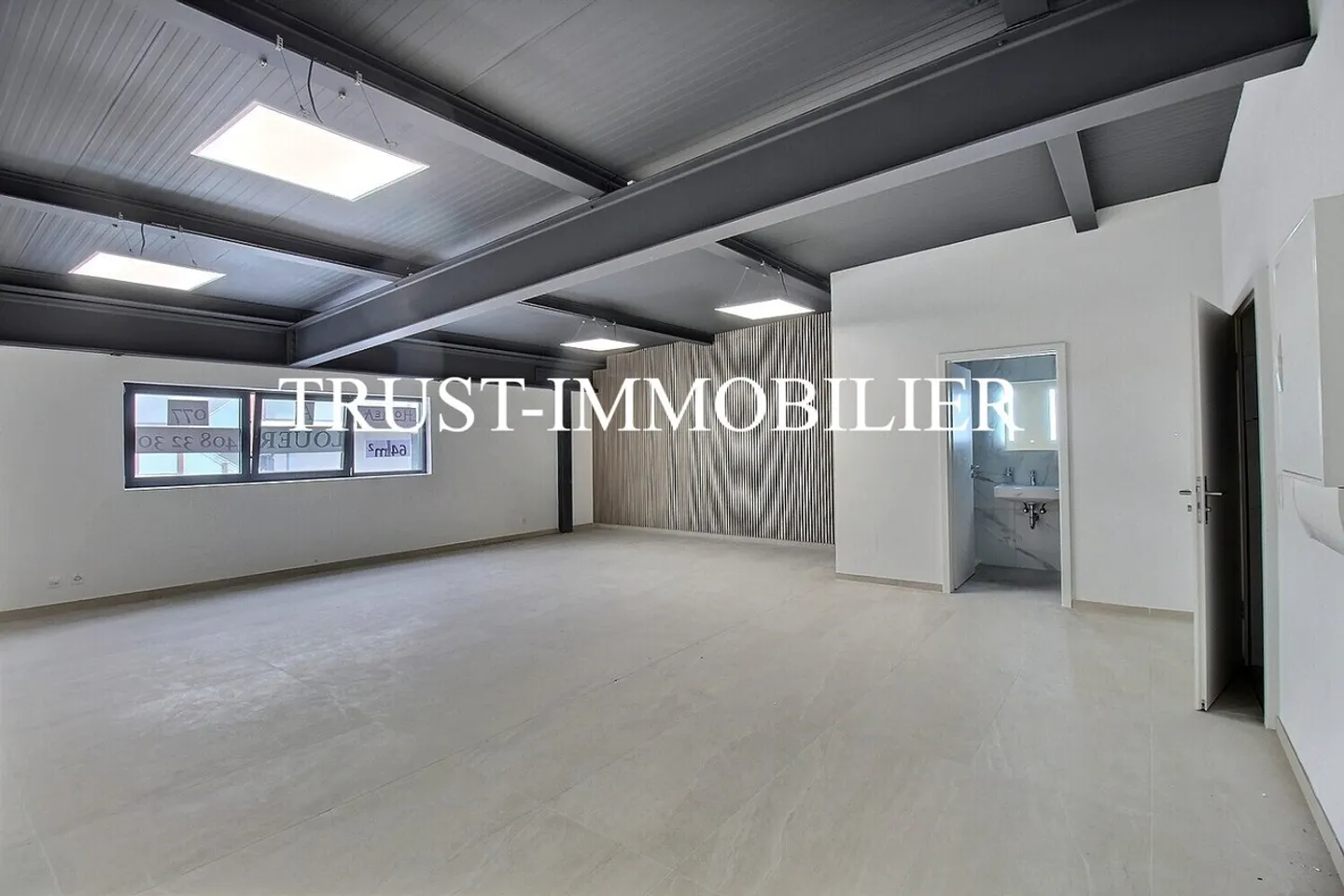9003-MV-Saxon-Modern commercial space of 64 m² - Photo 1 of 6