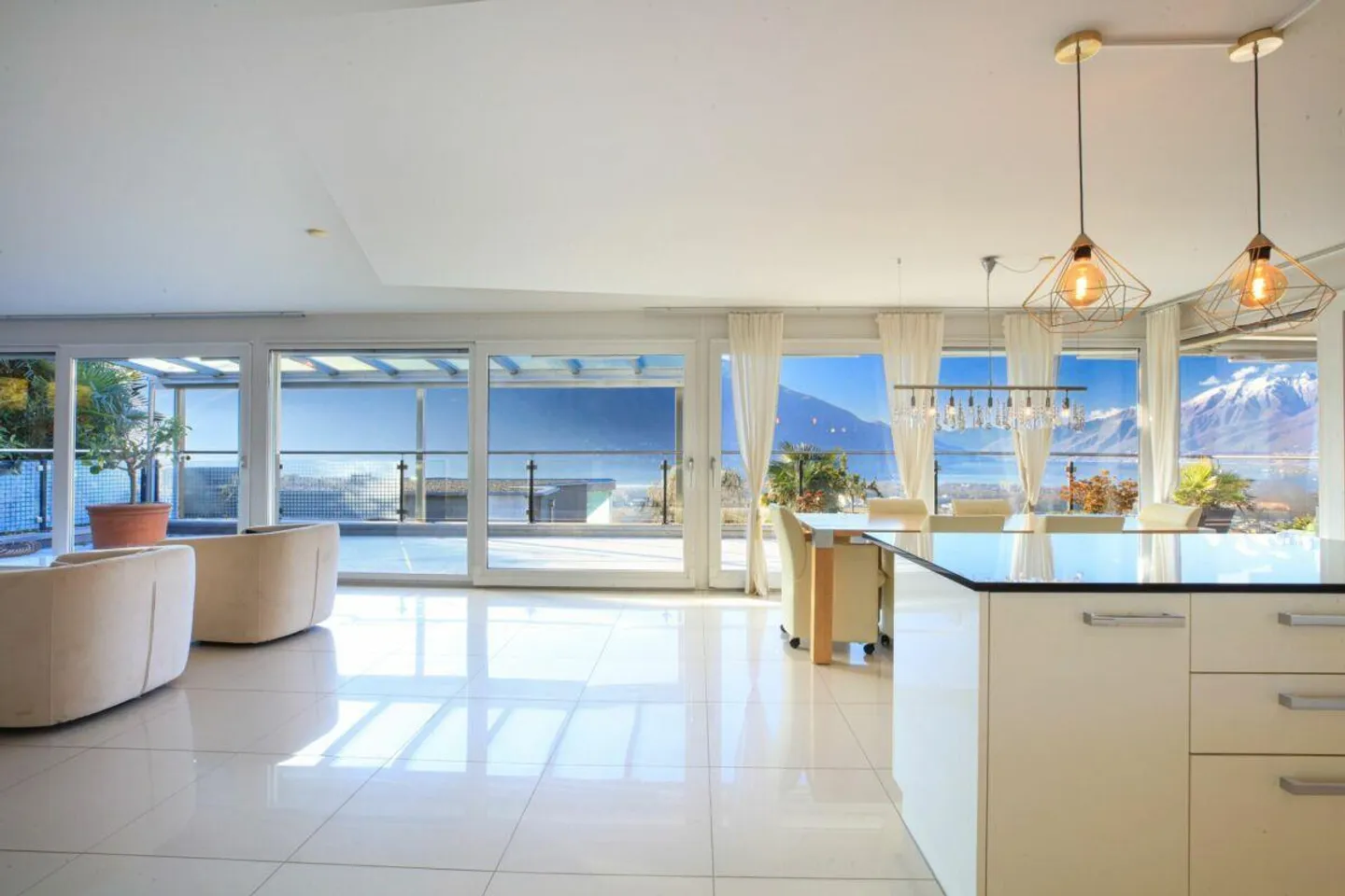 GORDOLA - Interessante Wohnung mit privatem Pool - Foto 1 von 19