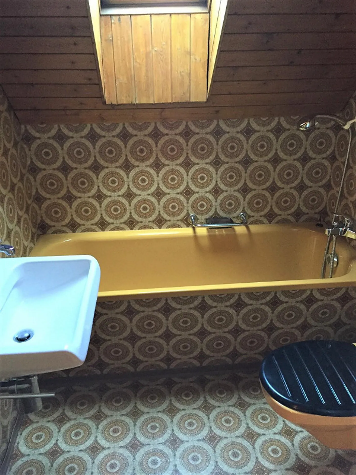 Appartement sous les toits de 1,5 pièce - idéal pour les étudiants ou les célibataires - Photo 5 sur 7