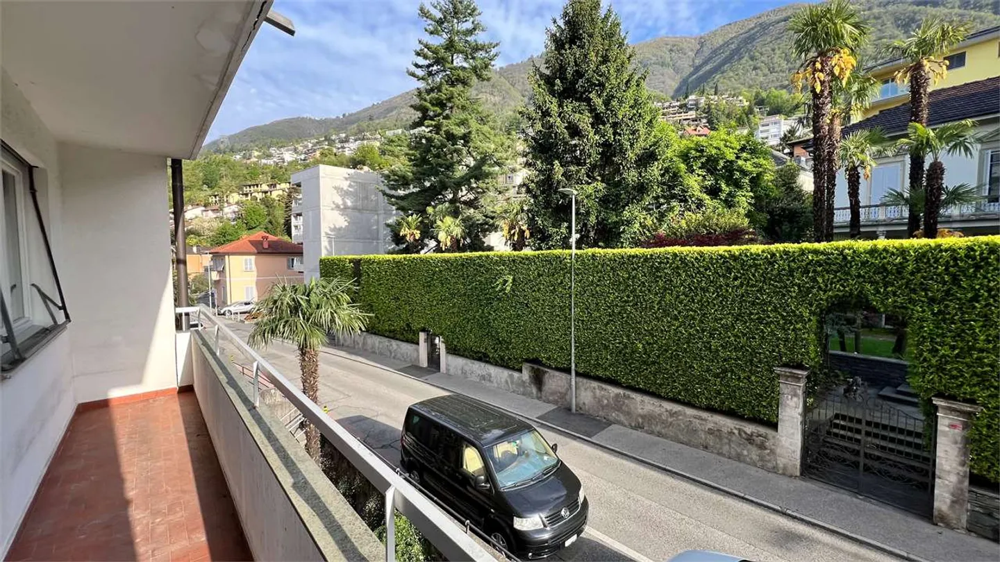 Muralto - Elegant 4.5-Room Apartment with 150 m2 and Lake View - Photo 11 of 13