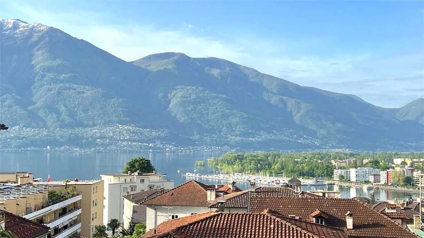 Muralto - Elegant 4.5-Room Apartment with 150 m2 and Lake View - Photo 12 of 13