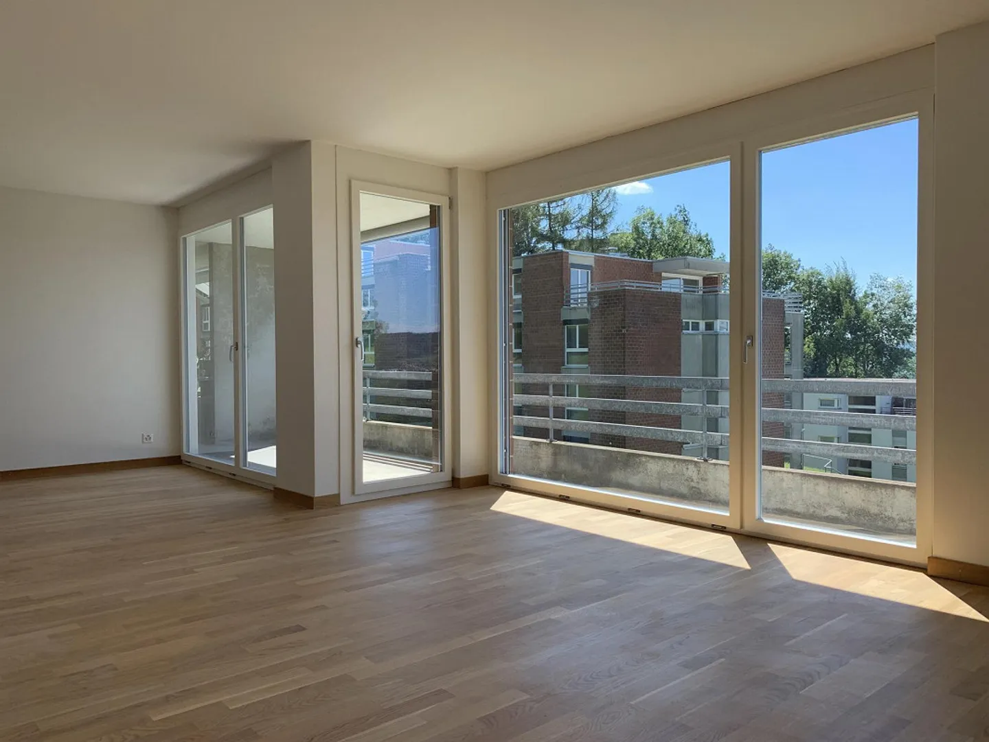 Bellissimo appartamento di 4,5 stanze con vista mozzafiato - Foto 2 di 13