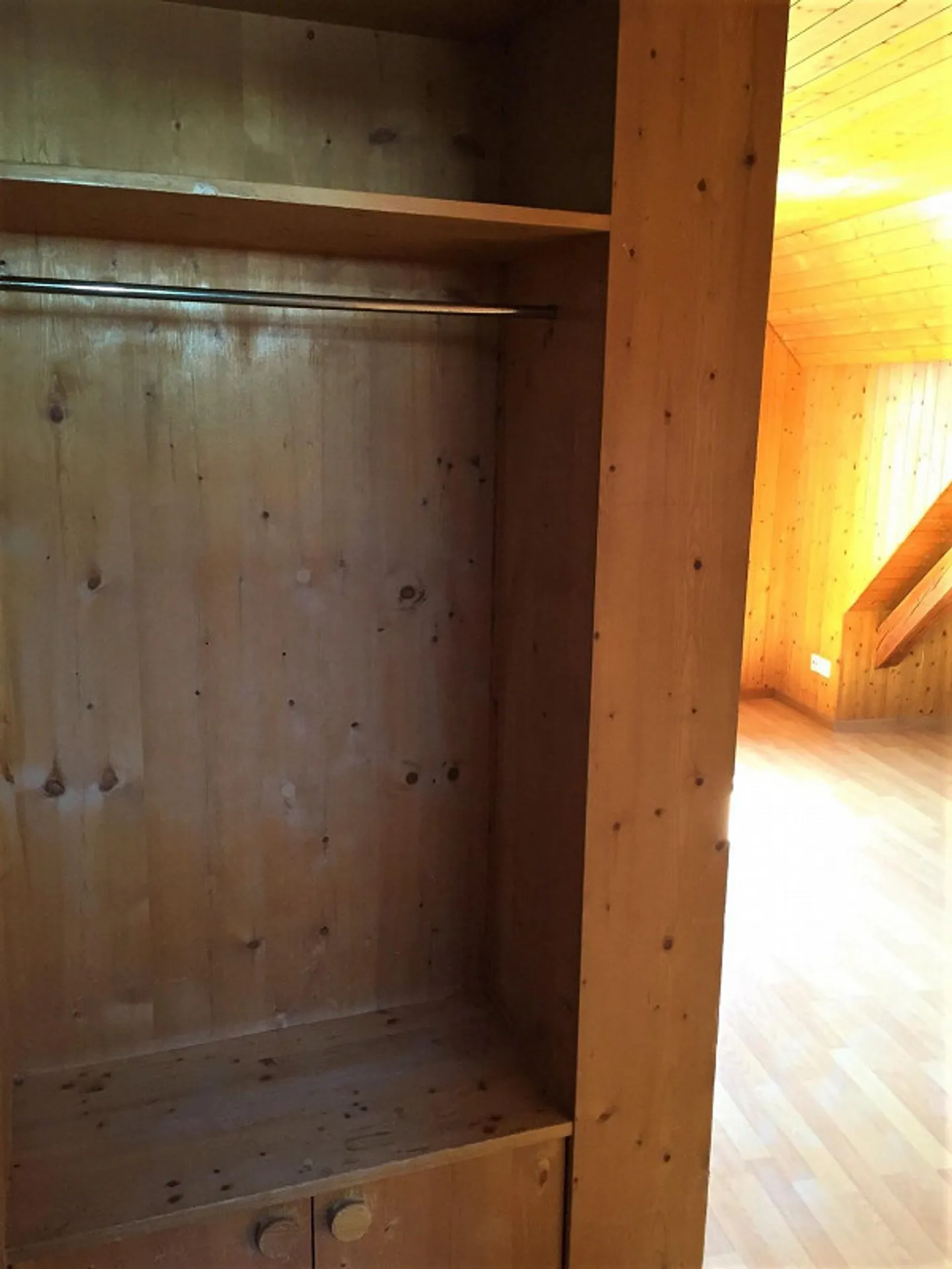 Appartement sous les toits de 1,5 pièce - idéal pour les étudiants ou les célibataires - Photo 6 sur 7