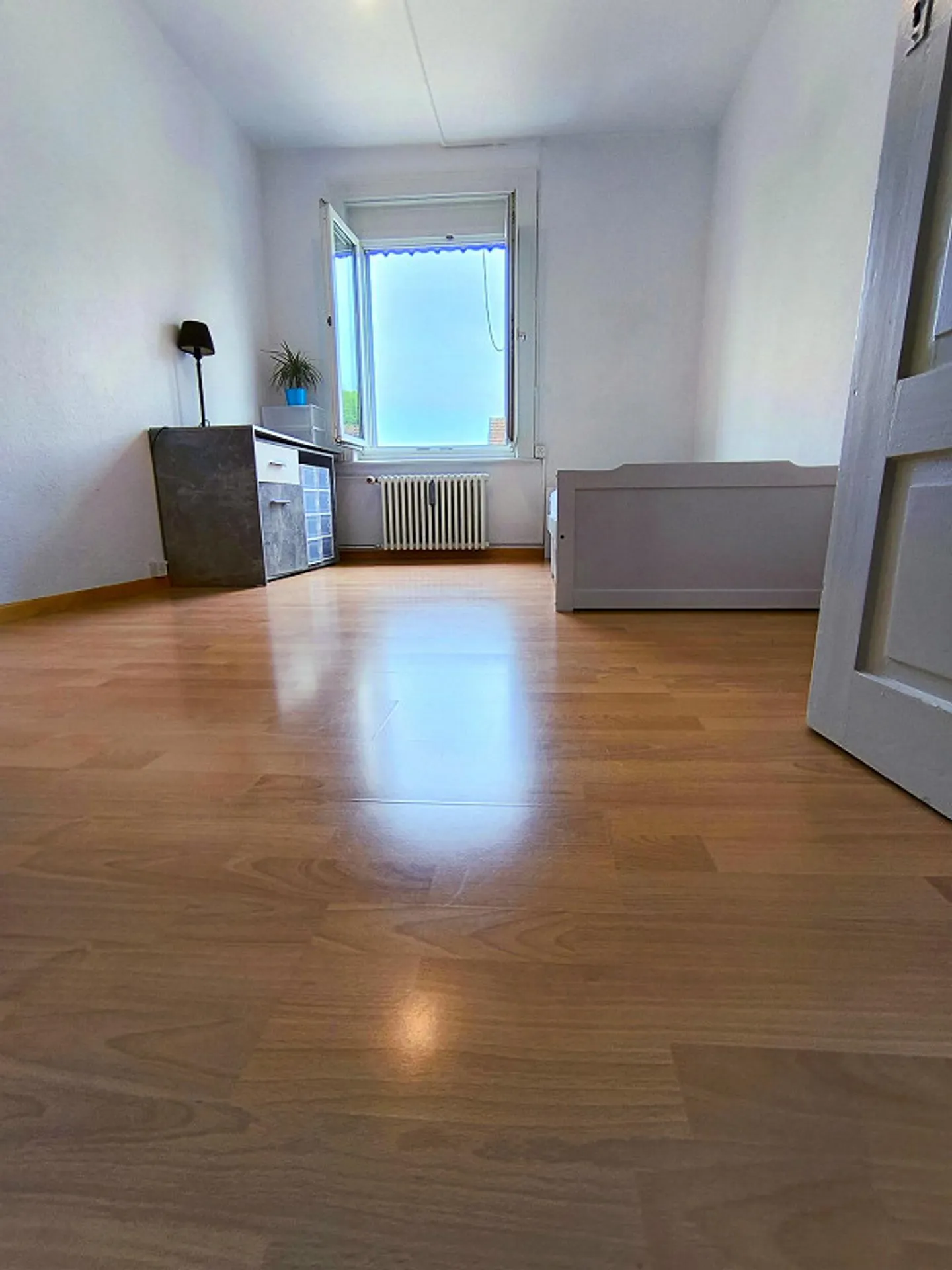 1 Room - Photo 1 of 7