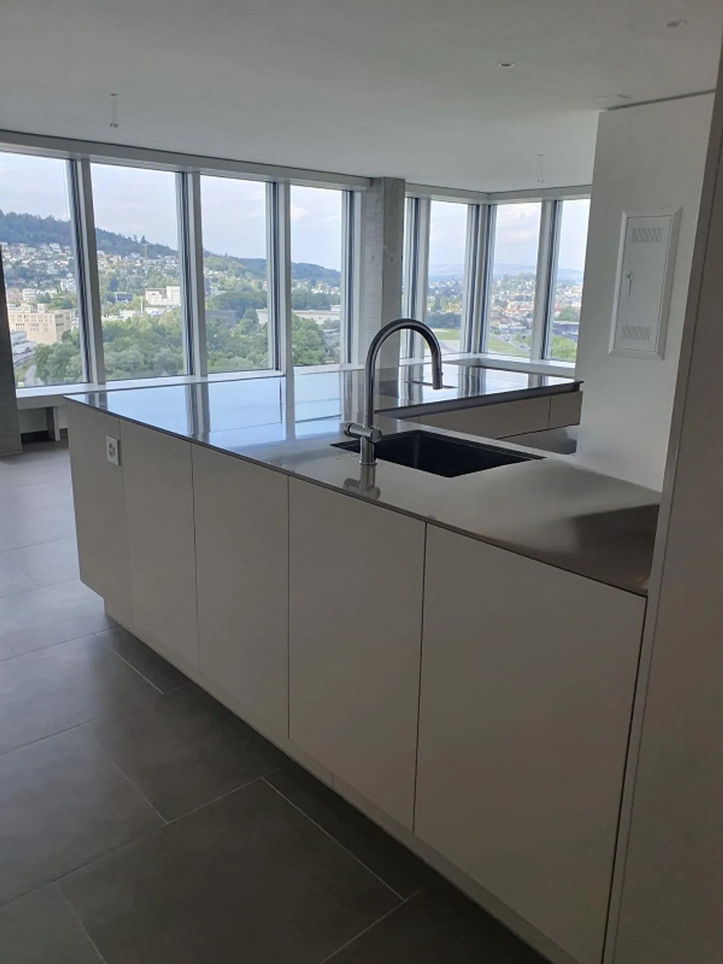 3.5 Zimmer Wohnung / PilatusTower 25. Stock - Photo 1 of 10