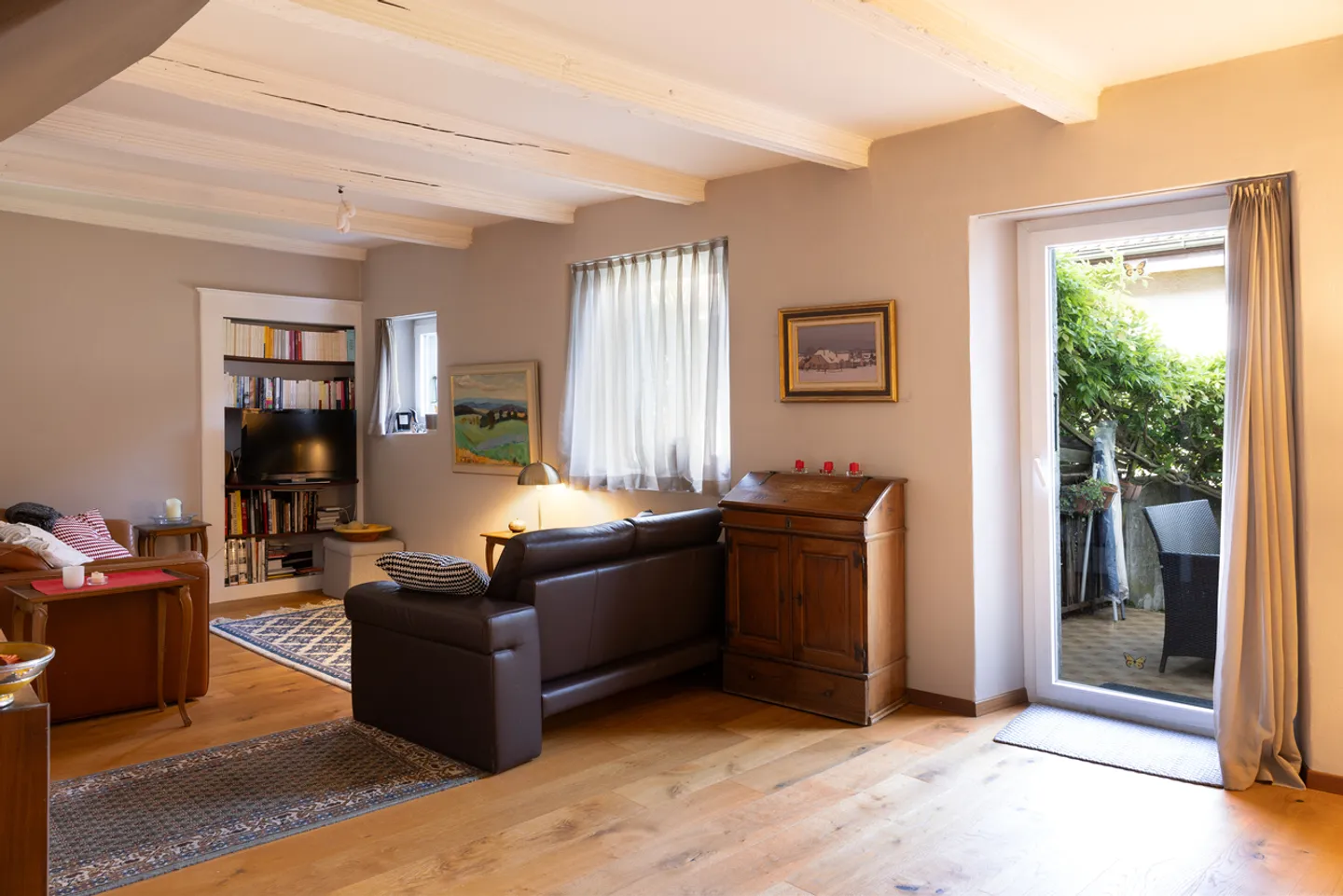 Elegant village house with 4.5 rooms and garden in Ollon VD - Photo 3 of 15