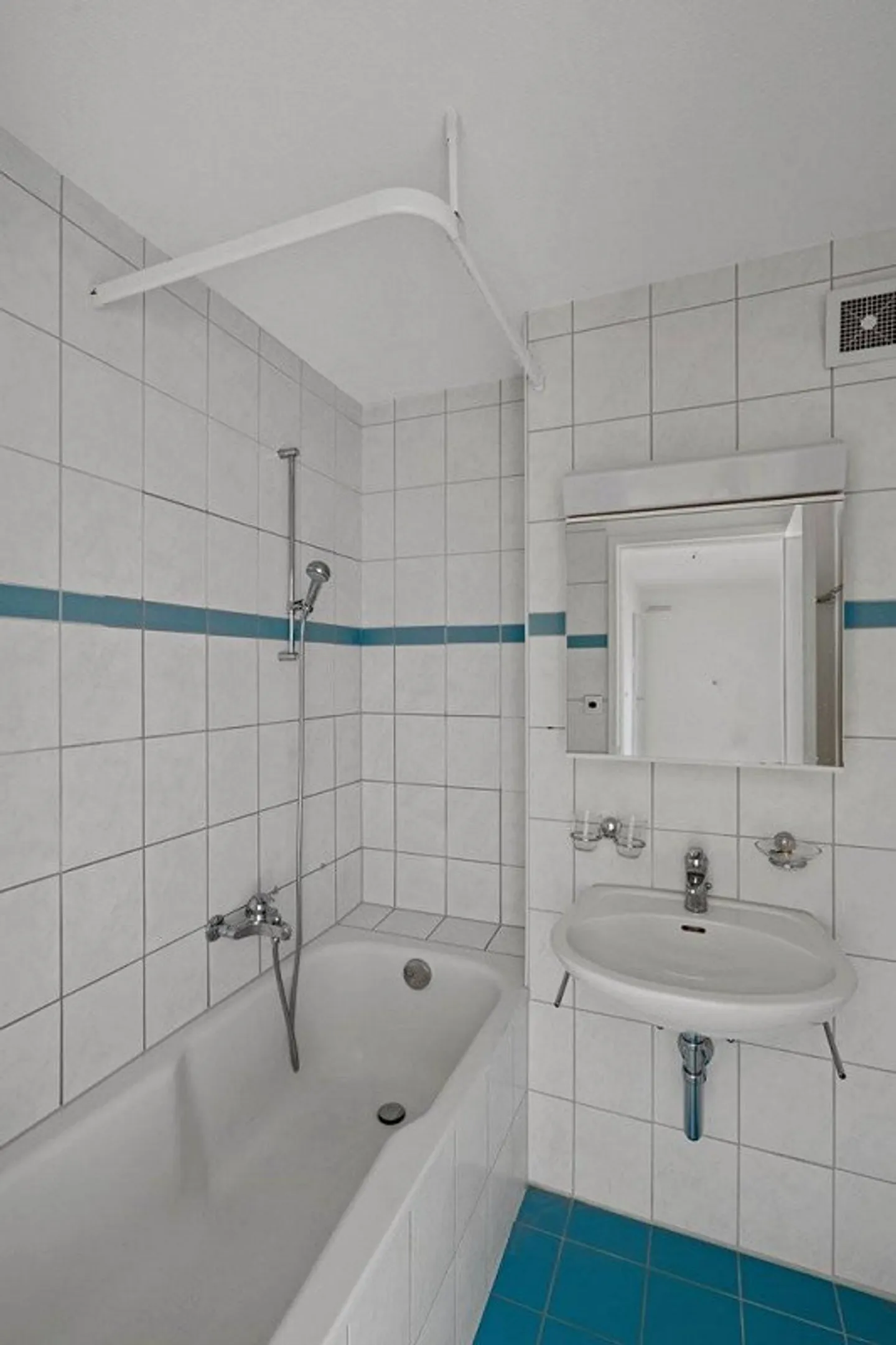 Sonnendurchflutete Wohnung mit Balkon - Foto 6 von 8