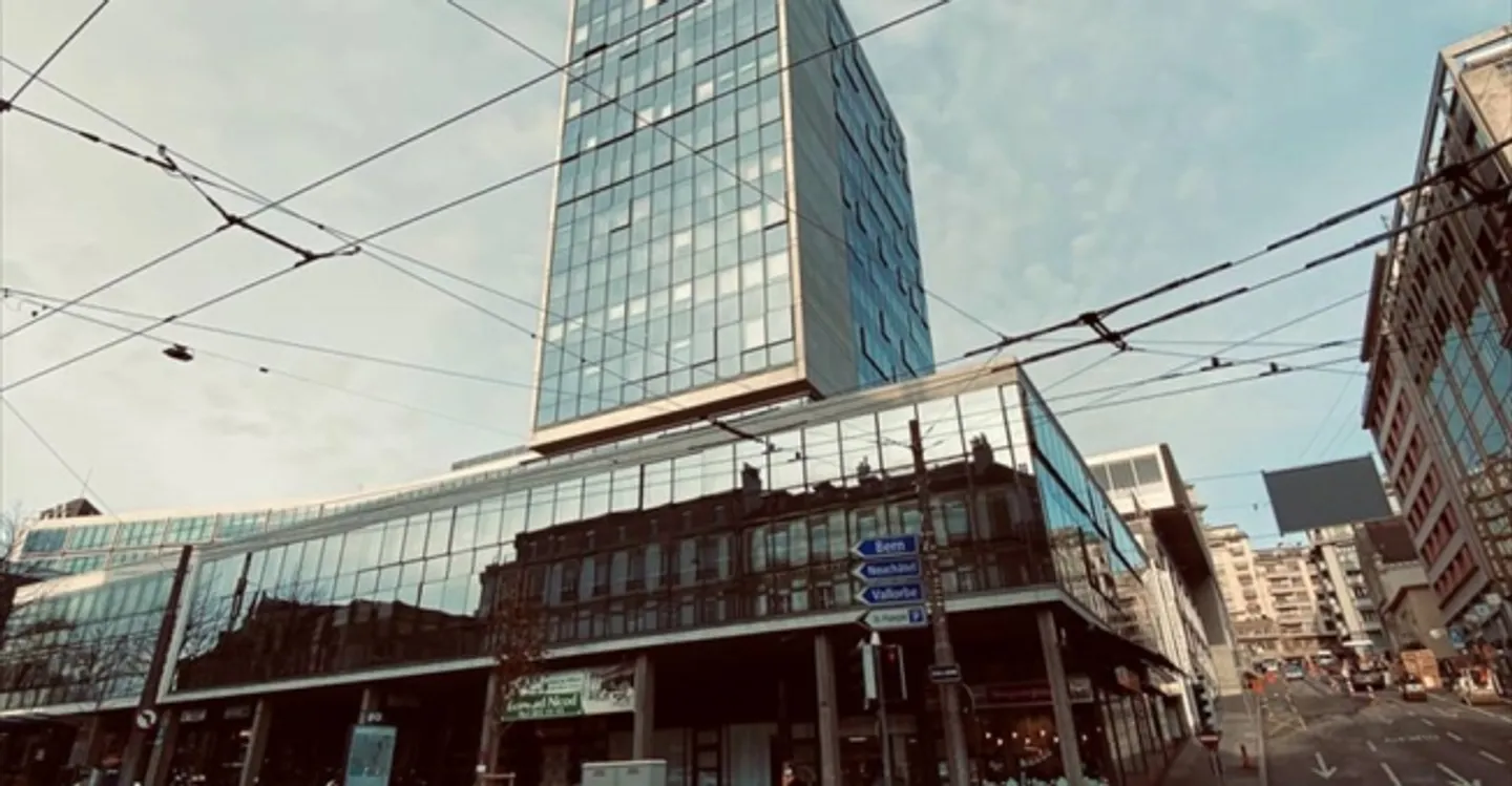 Mixed-use building for rent - Photo 1 of 2