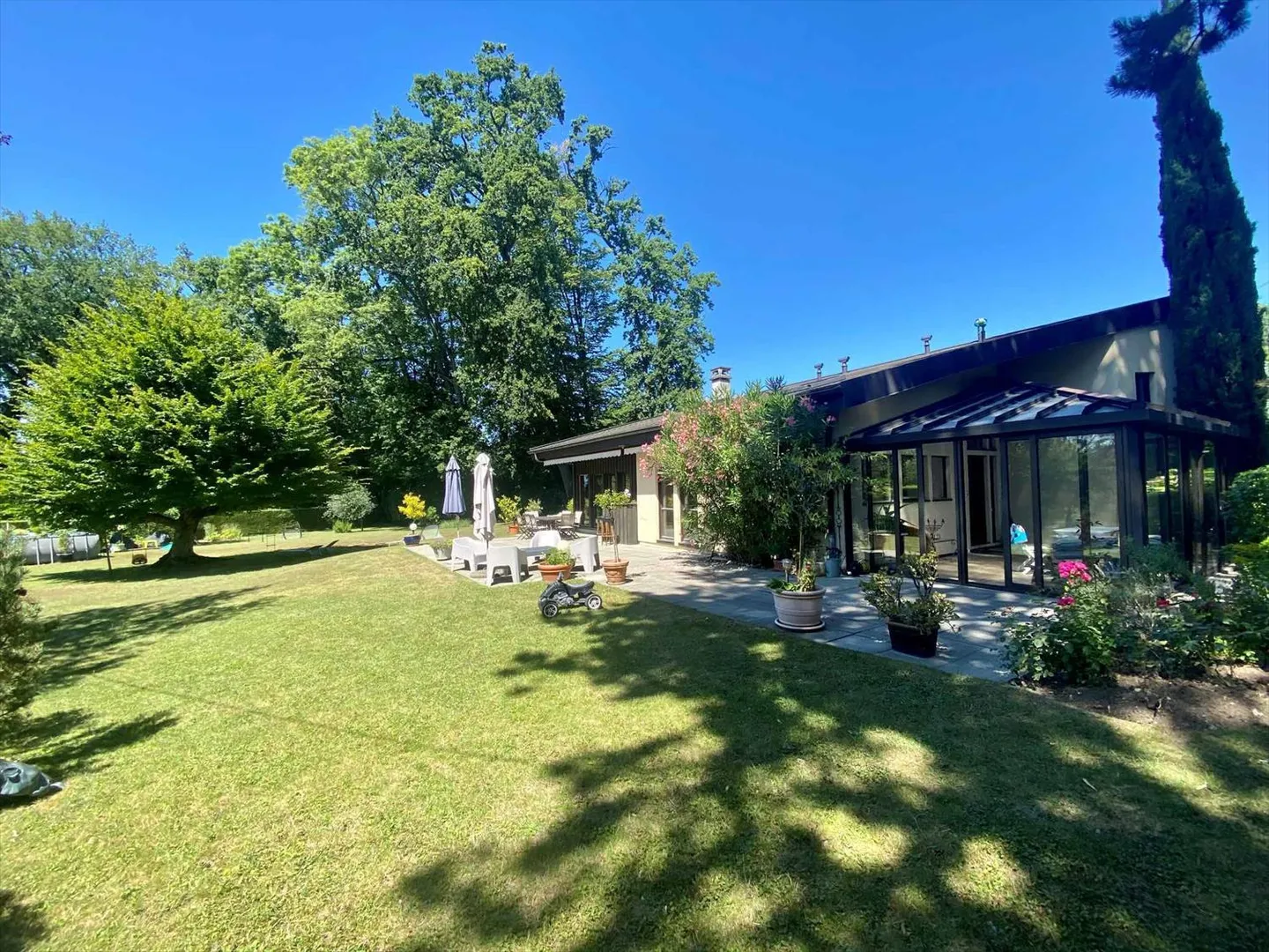 Villa 8 rooms - Photo 1 of 10