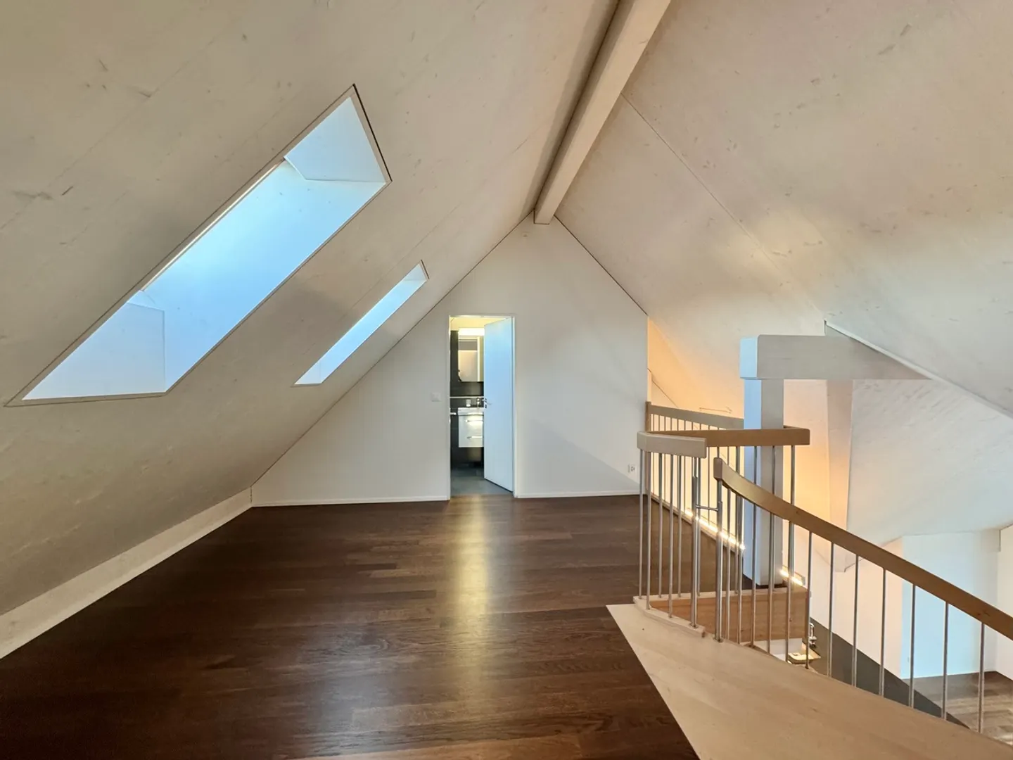Spacious Maisonette Apartment - Photo 4 of 11