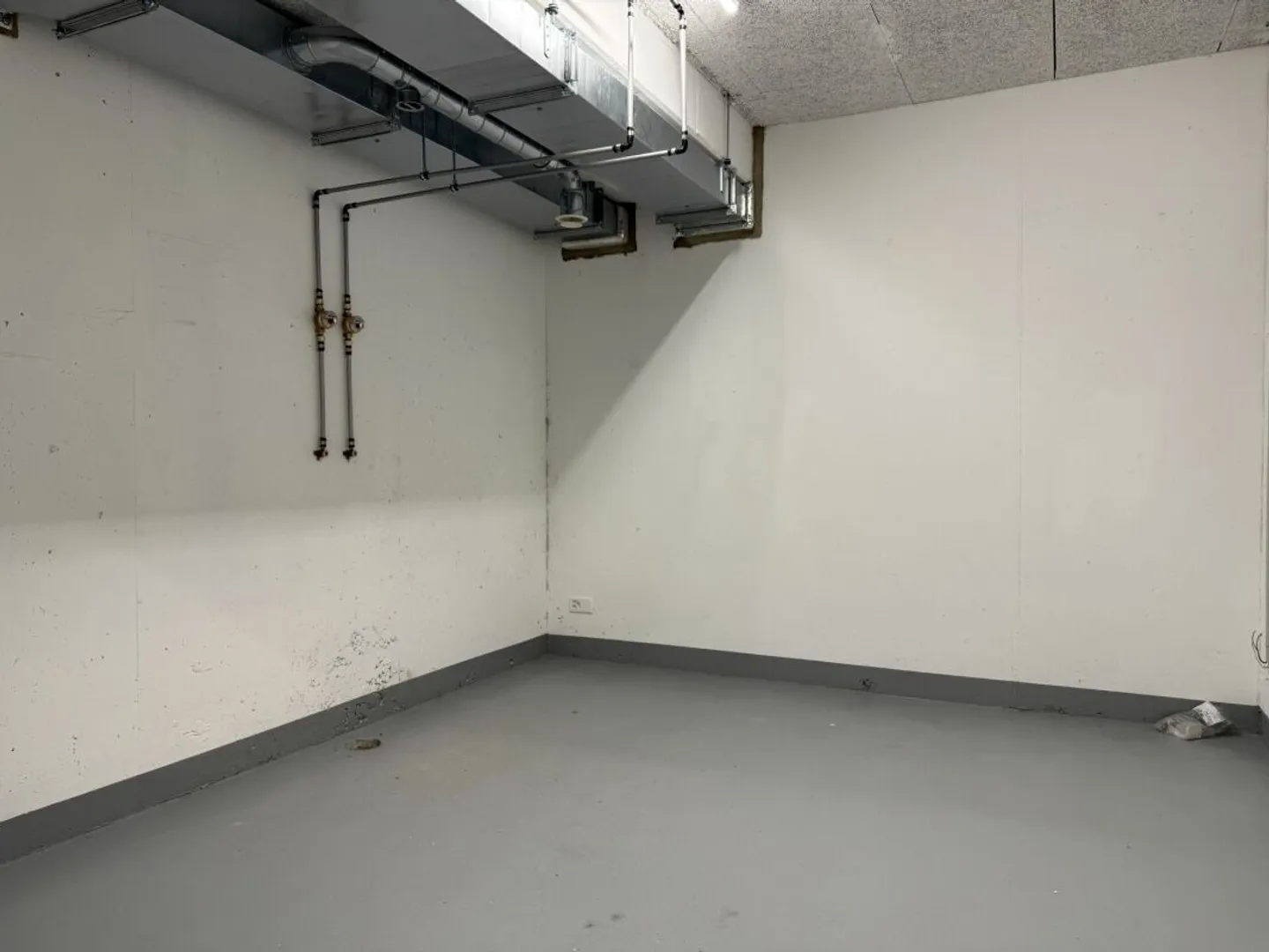 Grande stanza hobby (29,6 m2) con collegamento all'acqua - Foto 4 di 12