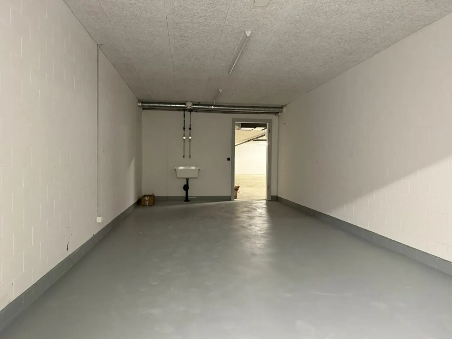 Grande stanza hobby (29,6 m2) con collegamento all'acqua - Foto 5 di 12