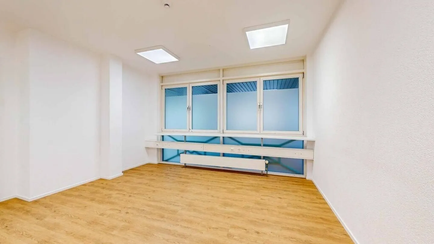 Ufficio spazioso di 252m2 in affitto nel centro di Sion - Foto 6 di 8