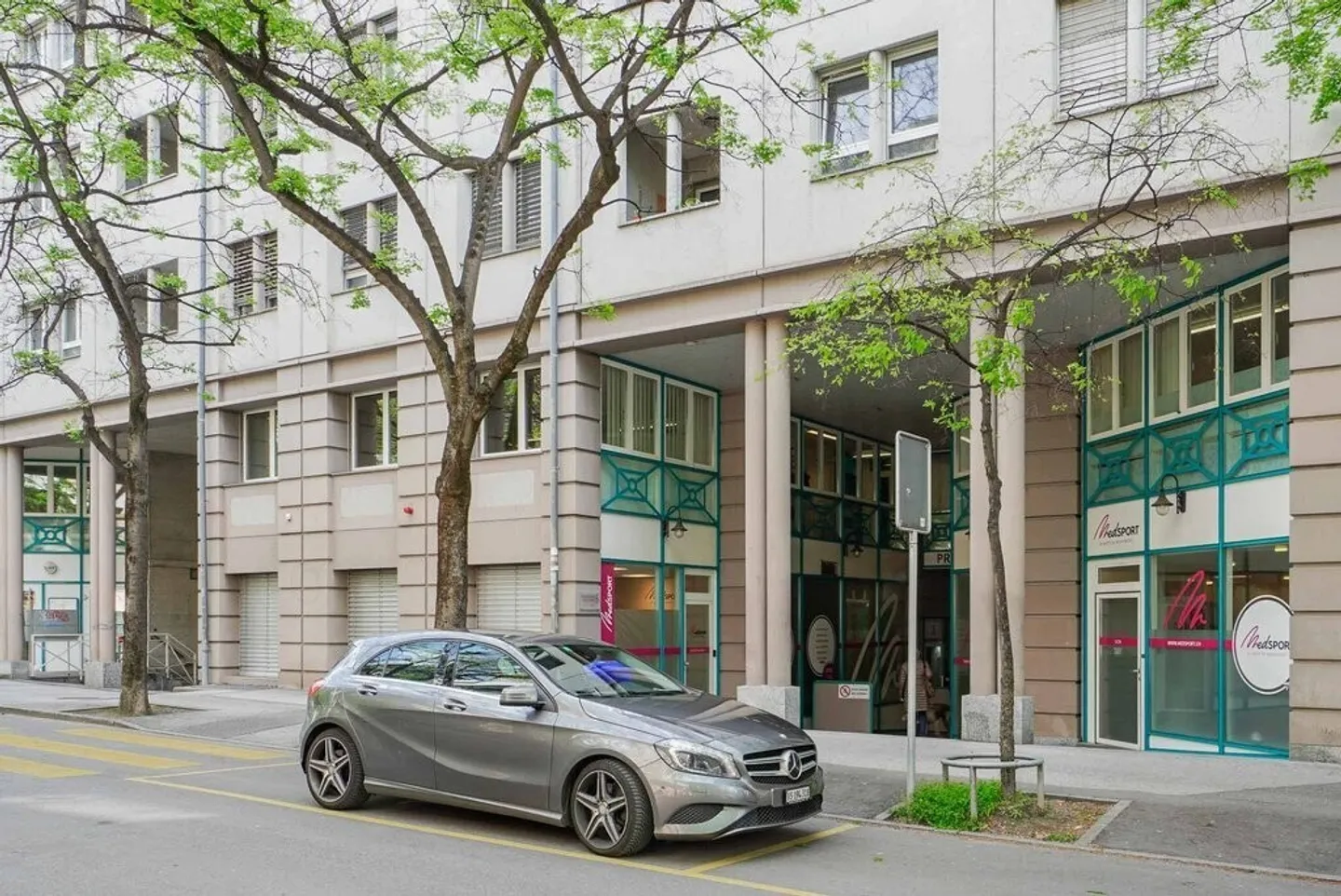 Ufficio spazioso di 252m2 in affitto nel centro di Sion - Foto 1 di 8