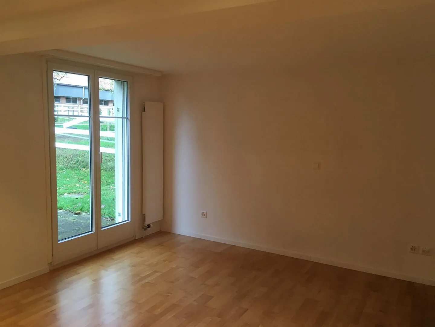Appartement 2,5 pièces avec espace de jardin - Photo 2 sur 8