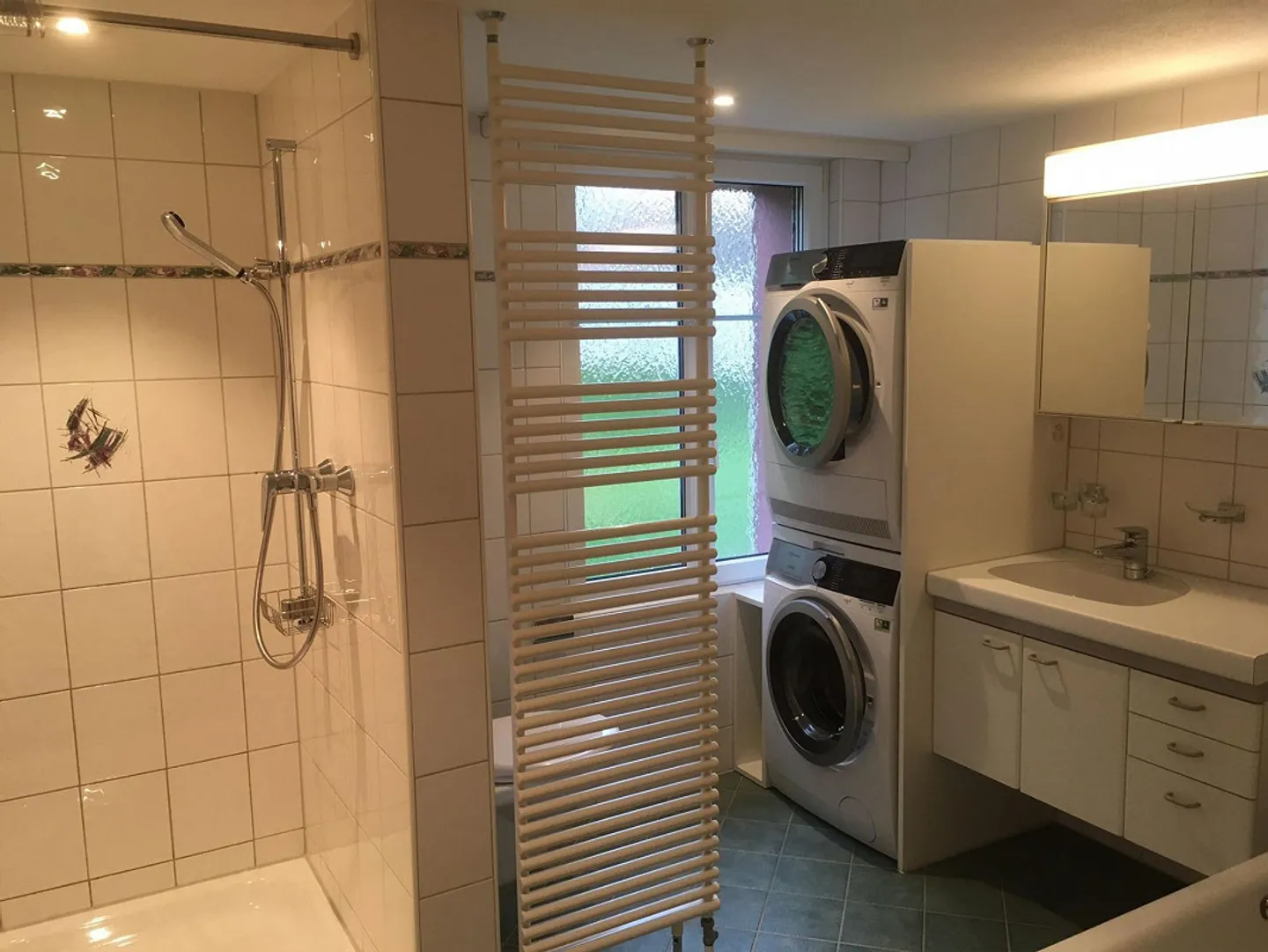 Appartement 2,5 pièces avec espace de jardin - Photo 3 sur 8