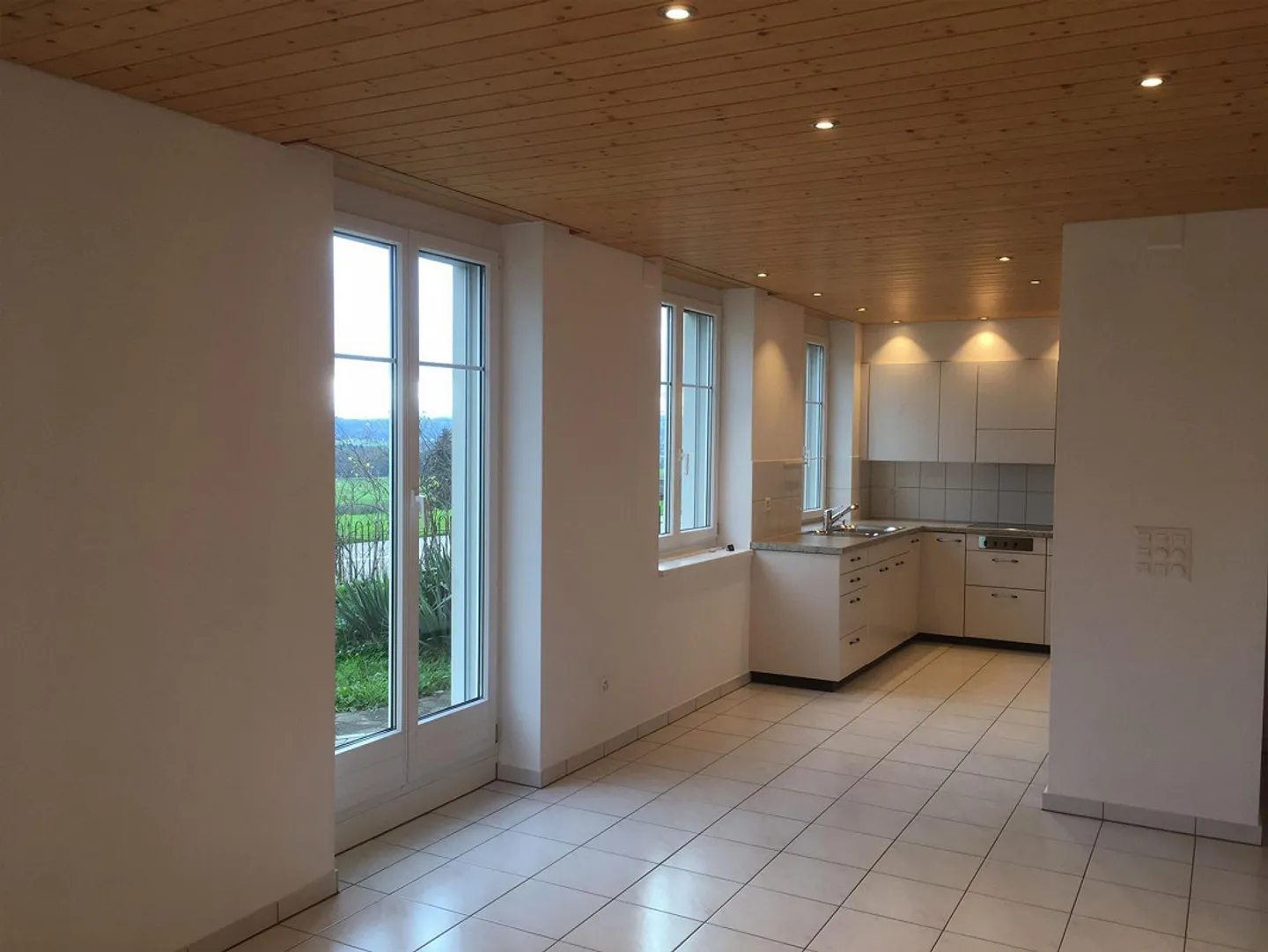 Appartement 2,5 pièces avec espace de jardin - Photo 4 sur 8