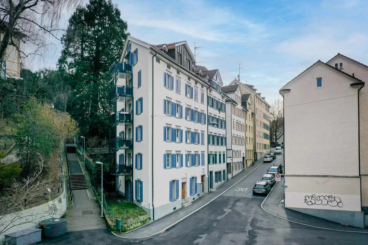 Charmante appartement sous les combles près du centre-ville - Photo 2 sur 8