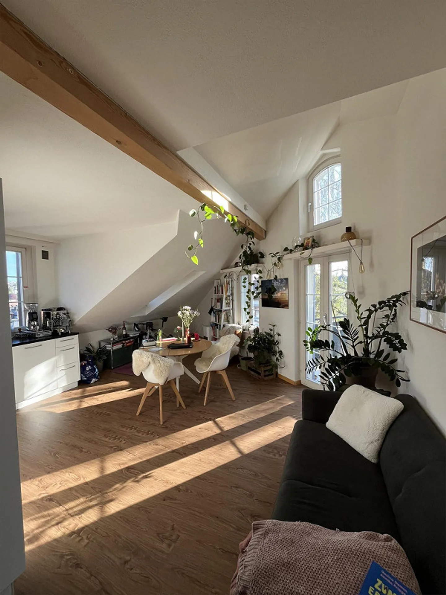 Charmante appartement sous les combles près du centre-ville - Photo 3 sur 8