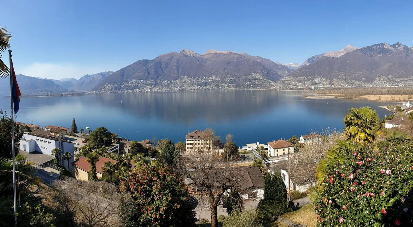 Terrain constructible à Magadino avec vue sur le lac - Photo 1 sur 8