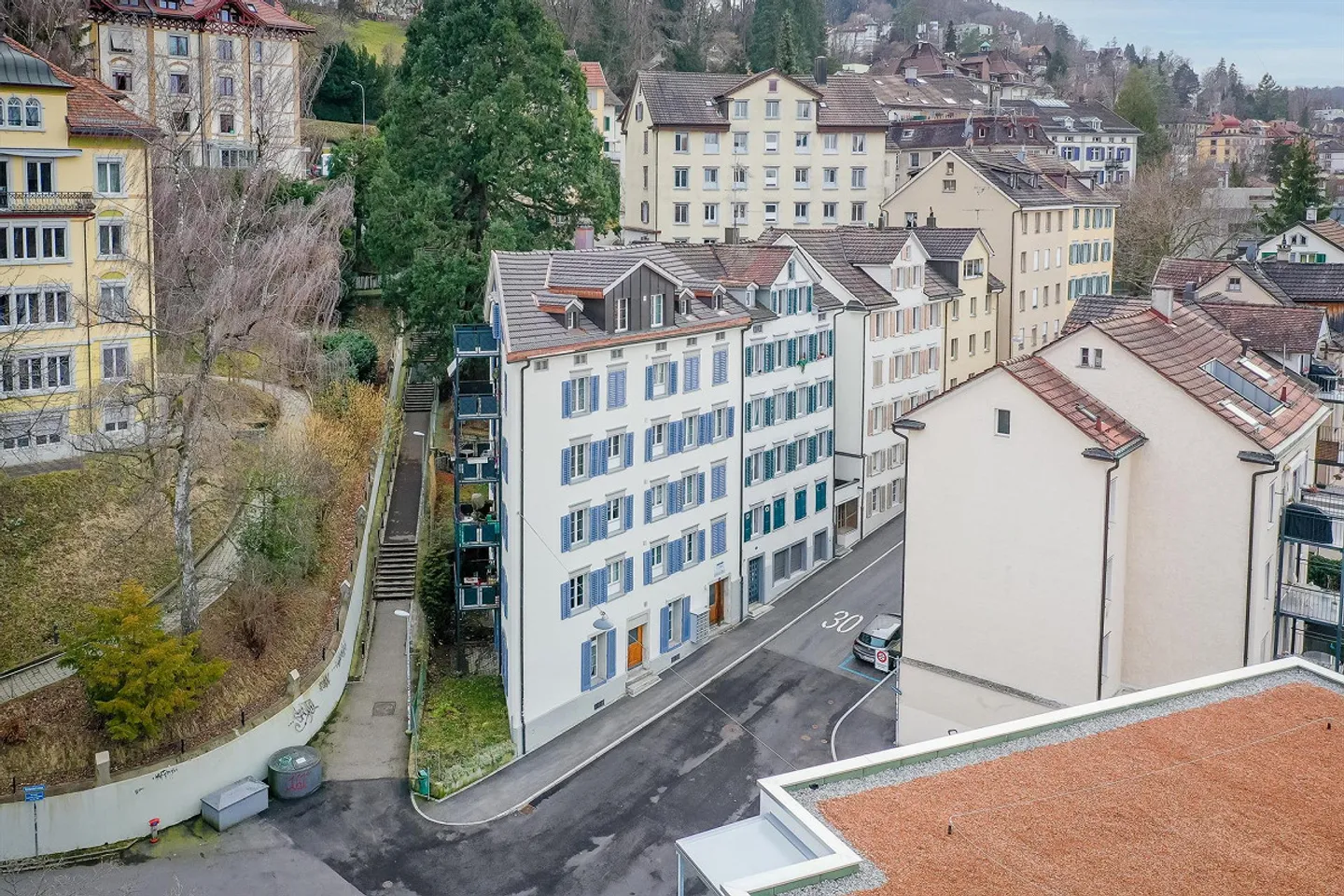 Charmante appartement sous les combles près du centre-ville - Photo 1 sur 8