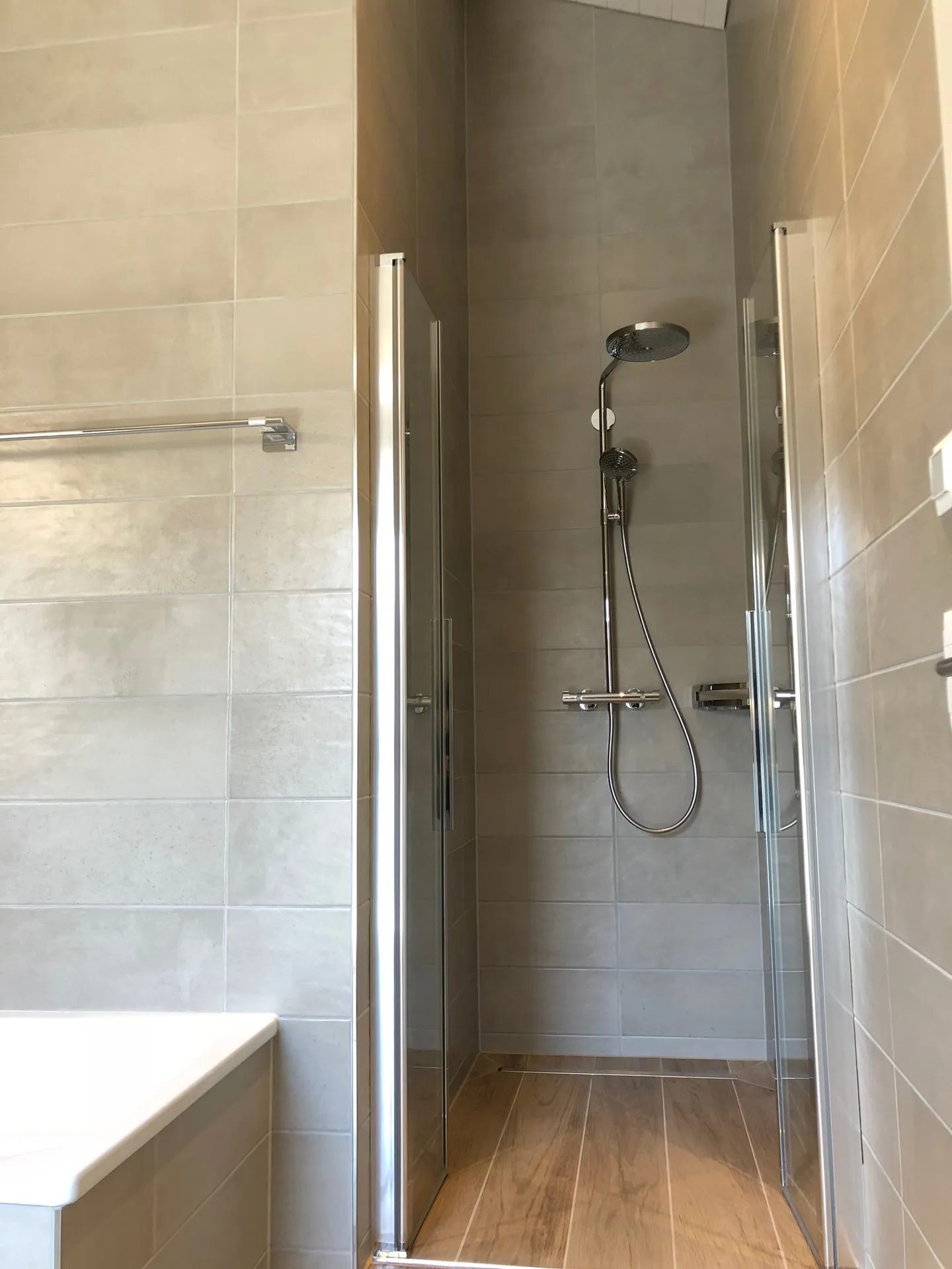 Appartement penthouse moderne de 3,5 pièces avec grande terrasse à Leibstadt - Photo 7 sur 12