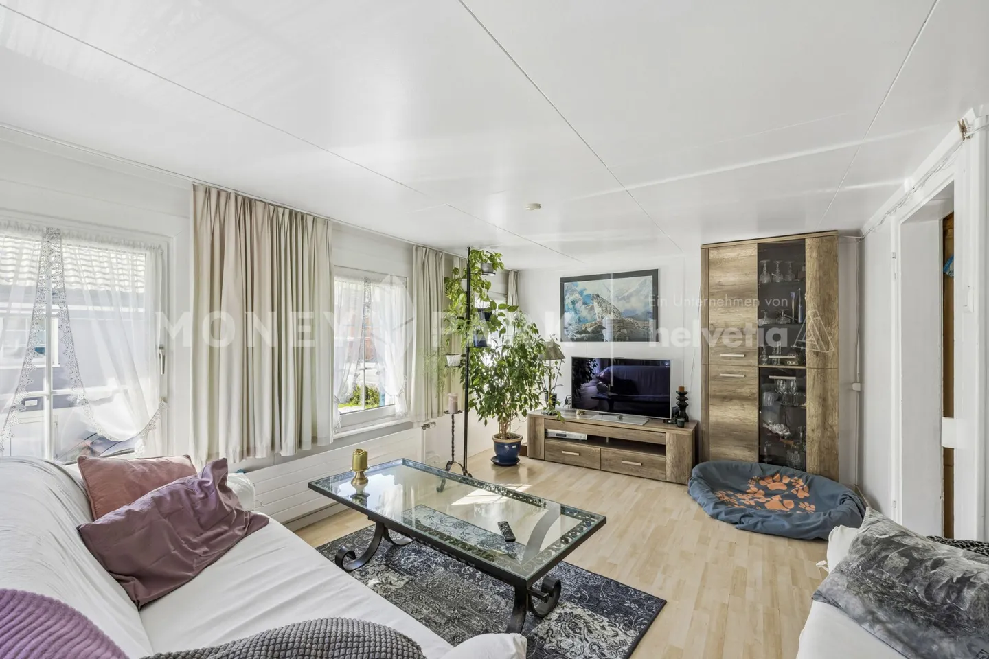 Charming apartment house with 3 residential units - Photo 8 of 13