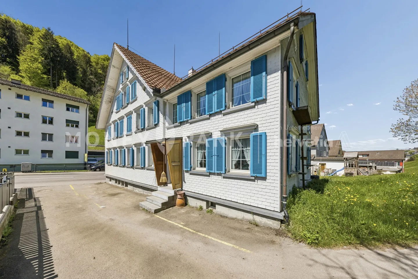 Charming apartment house with 3 residential units - Photo 11 of 13
