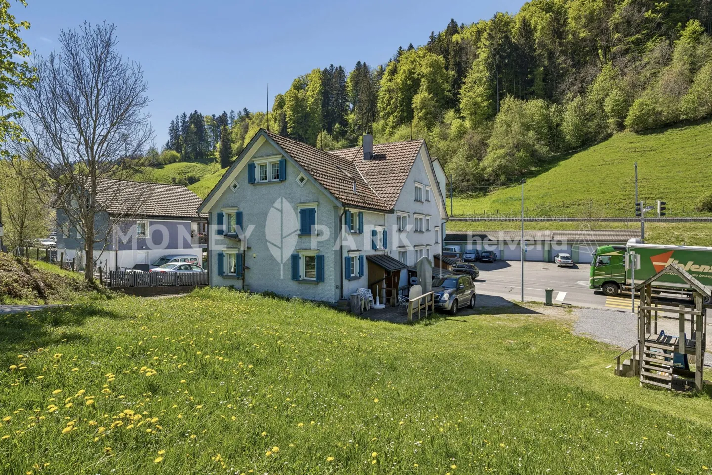 Charming apartment house with 3 residential units - Photo 12 of 13