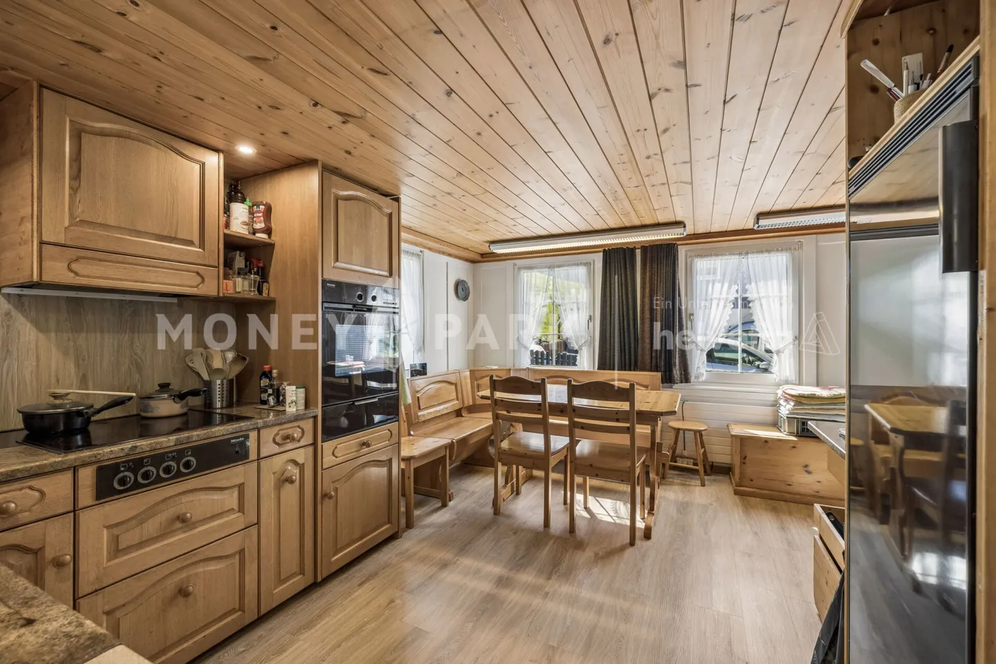 Charming apartment house with 3 residential units - Photo 2 of 13