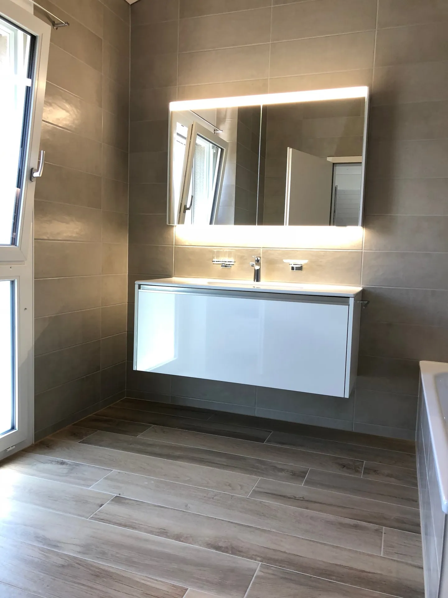 Appartement penthouse moderne de 3,5 pièces avec grande terrasse à Leibstadt - Photo 9 sur 12