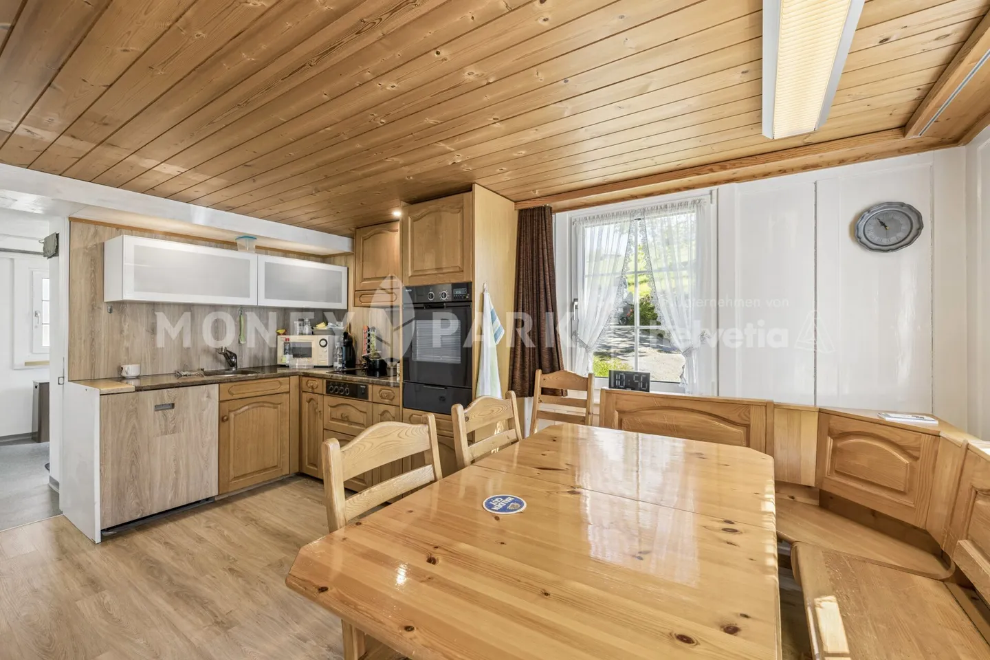 Charming apartment house with 3 residential units - Photo 3 of 13