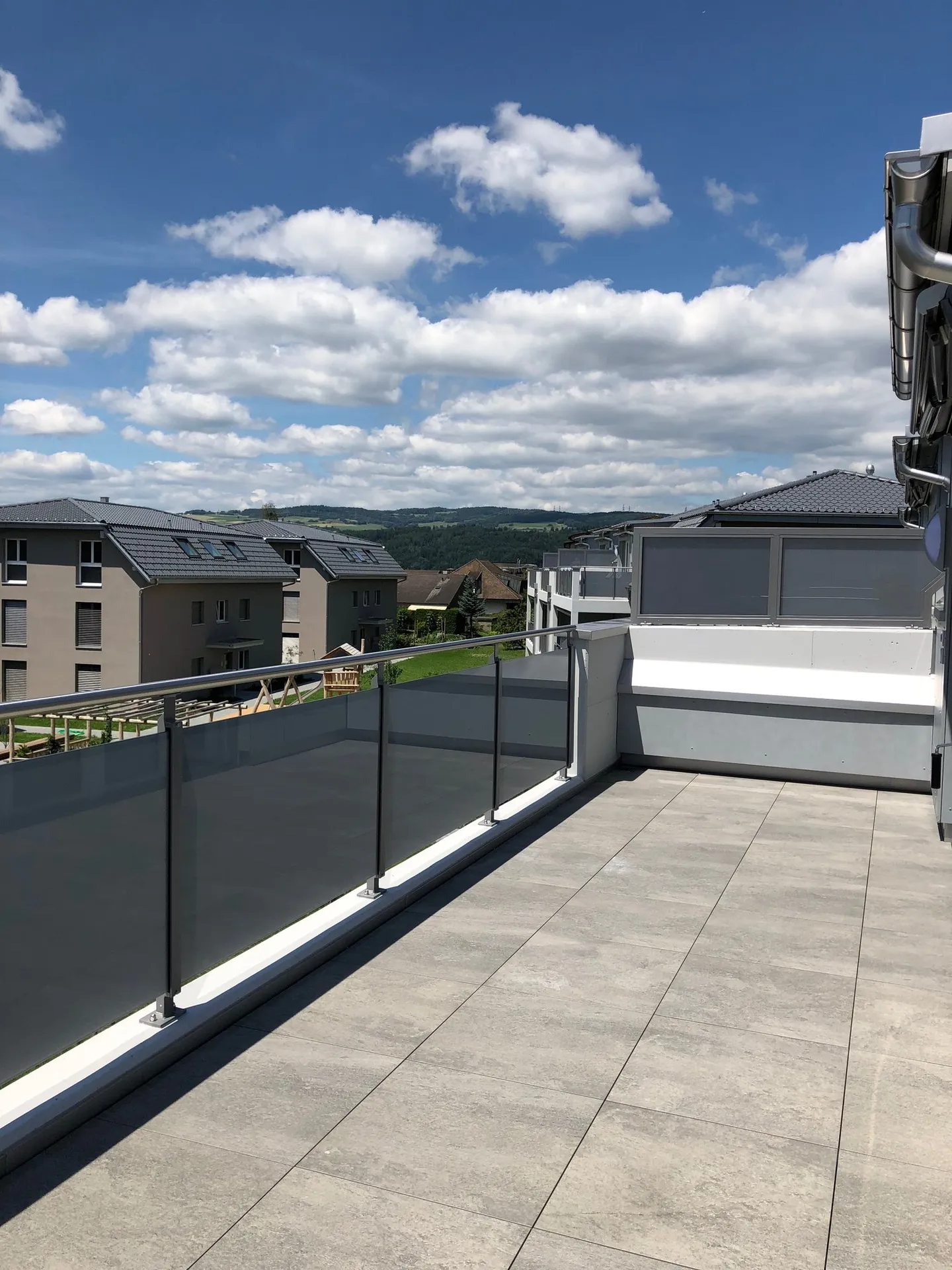 Appartement penthouse moderne de 3,5 pièces avec grande terrasse à Leibstadt - Photo 12 sur 12