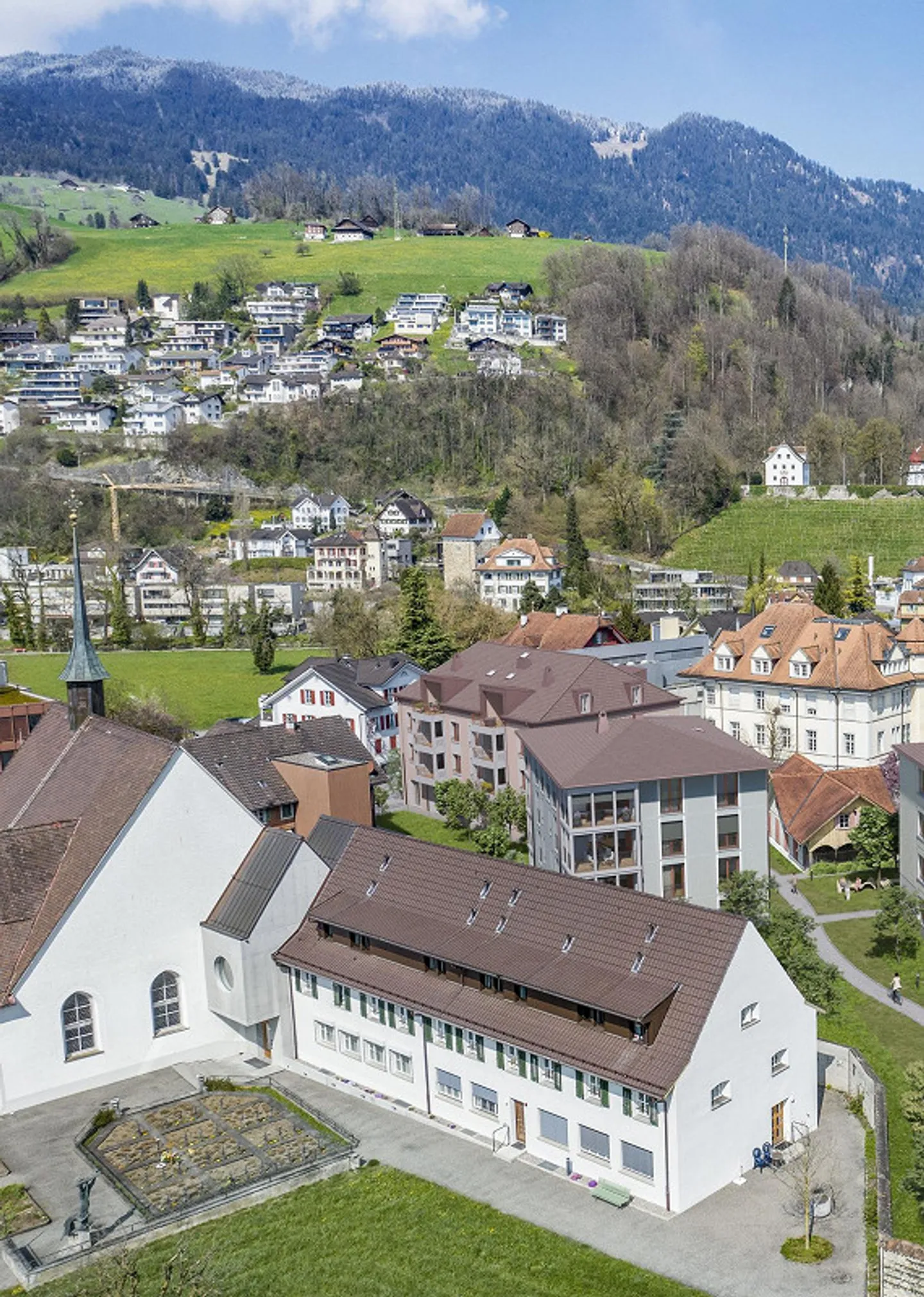 Moderne 2.5-Zimmer-Wohnung im Zentrum von Sarnen - Foto 1 von 5
