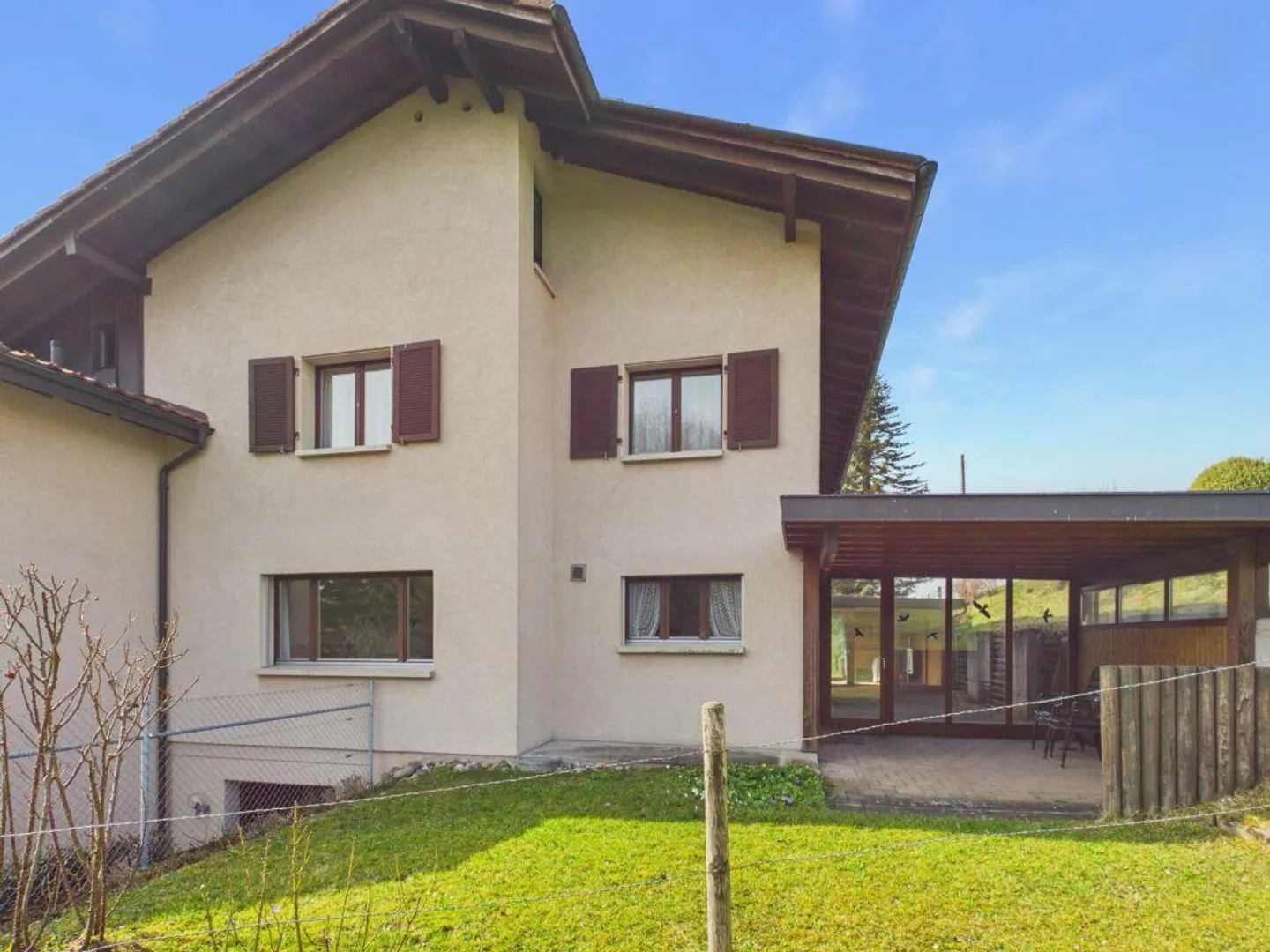 Maison familiale spacieuse avec garage - Photo 1 sur 26