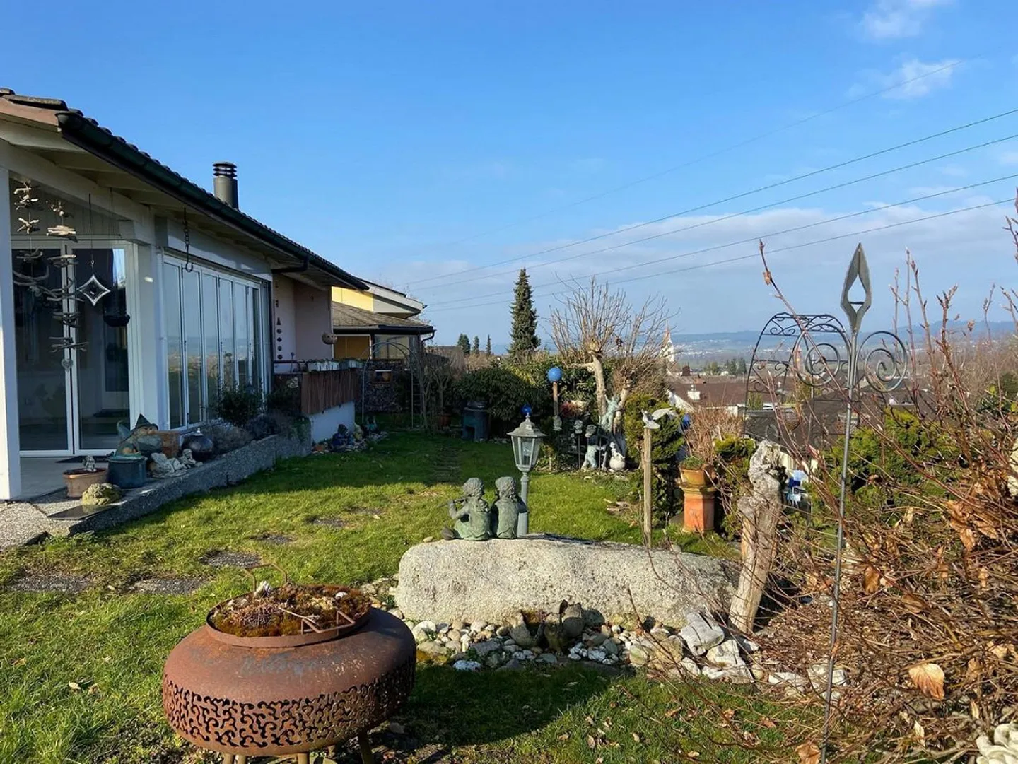 Casa unifamiliare di 5,5 stanze, 167 m2, ottima posizione, limitata fino al 31.10.2026 - Foto 1 di 9