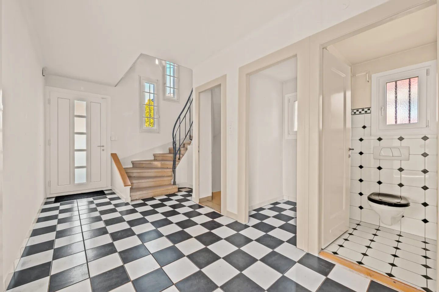 Timeless Elegance and Privileged Living in Lausanne - Photo 2 of 11