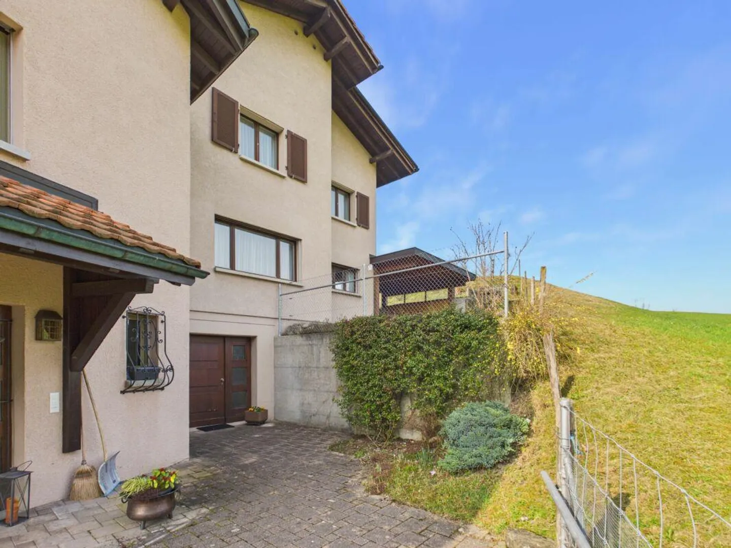 Maison familiale spacieuse avec garage - Photo 2 sur 26