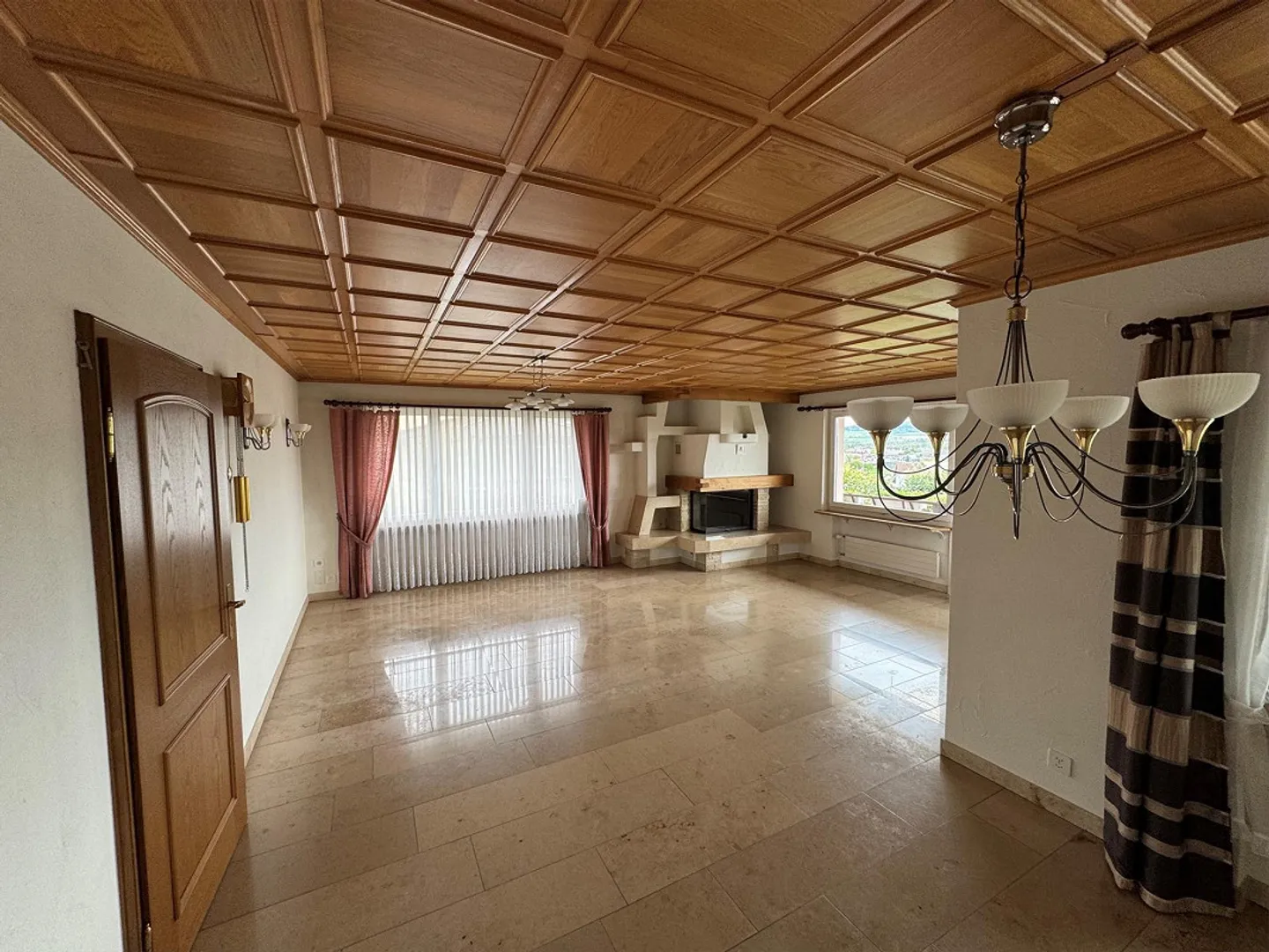 Casa unifamiliare di 5,5 stanze, 167 m2, ottima posizione, limitata fino al 31.10.2026 - Foto 5 di 9