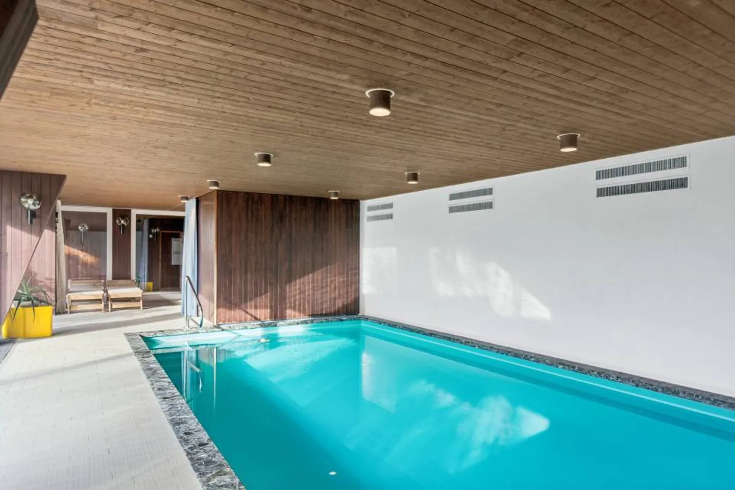Evilard: Contemporary Elegance and Quintessence of Well-Being - Photo 2 of 13