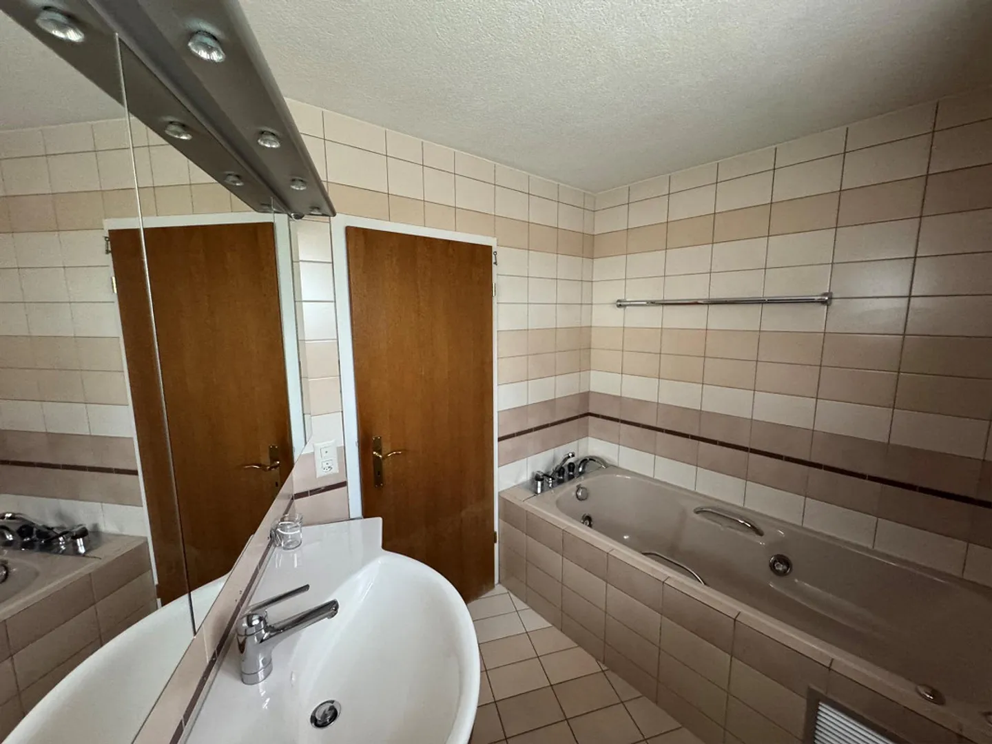 Casa unifamiliare di 5,5 stanze, 167 m2, ottima posizione, limitata fino al 31.10.2026 - Foto 9 di 9