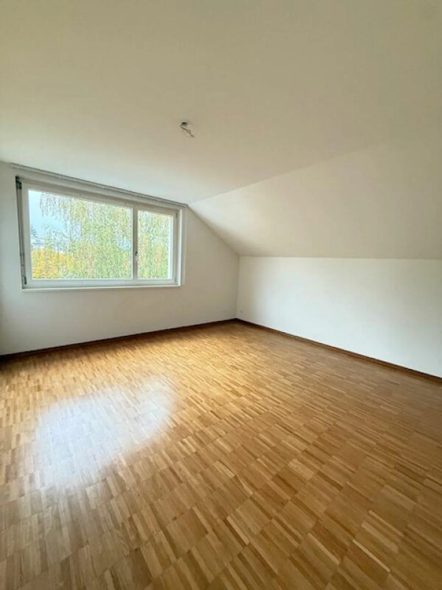 Appartamento 4,5 stanze in una tranquilla strada residenziale (limitato a 1 anno con opzione di estensione) - Foto 5 di 8