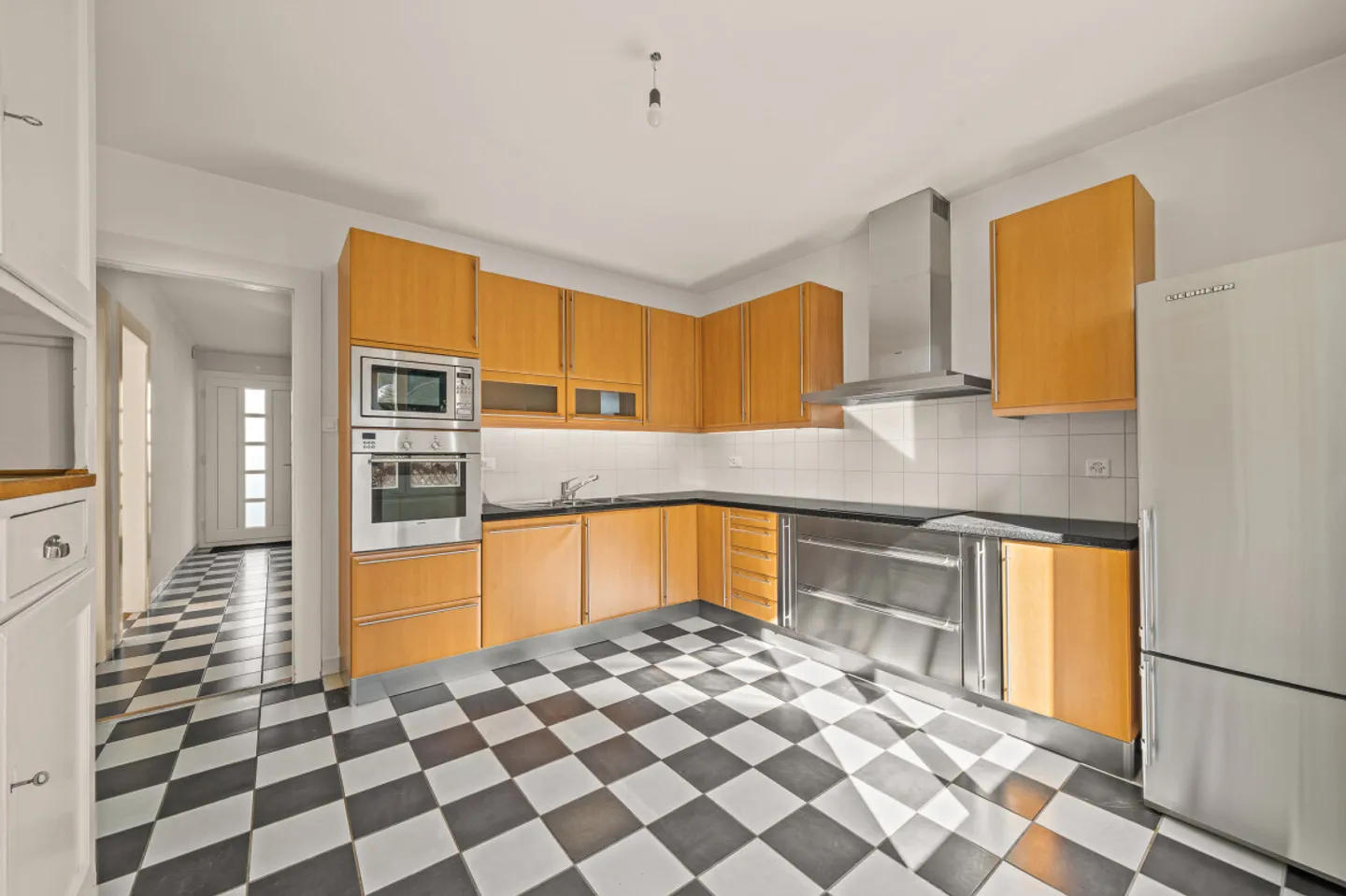 Timeless Elegance and Privileged Living in Lausanne - Photo 9 of 11