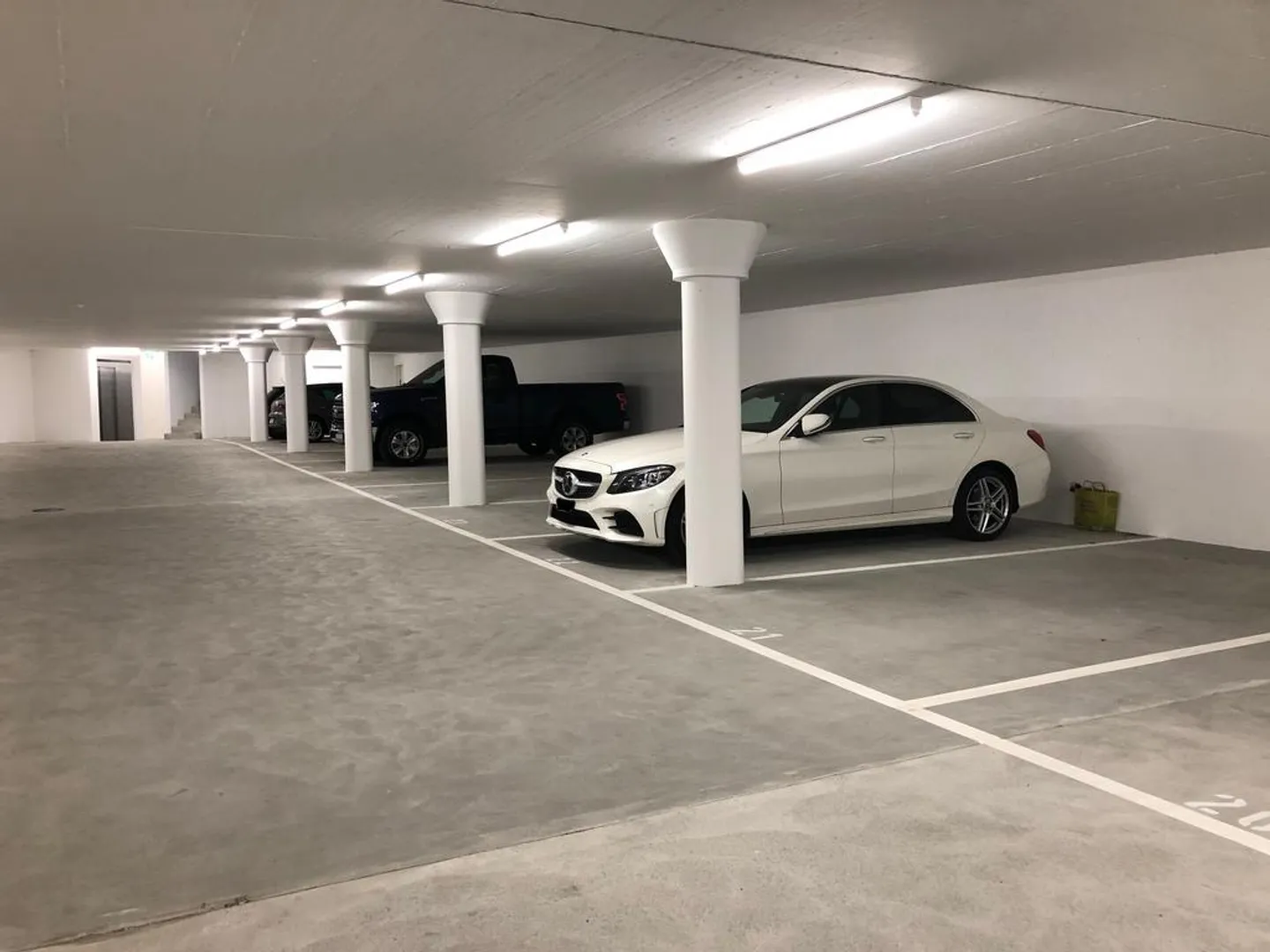 Diverse parking spaces for rent in Feldmeilen - Photo 1 of 2