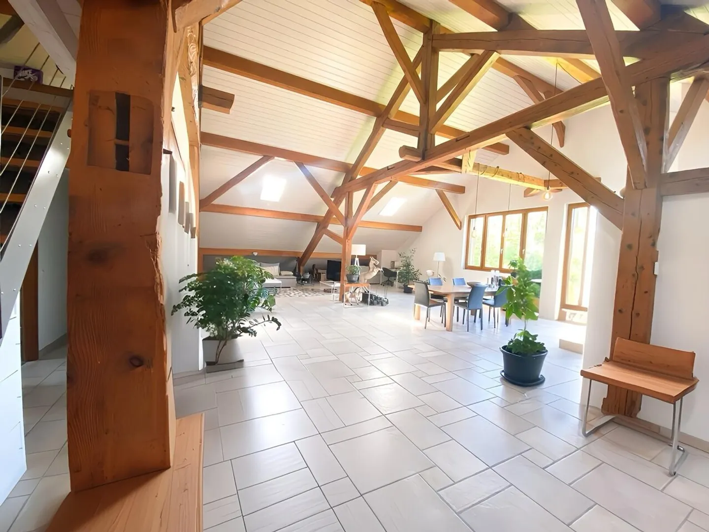 Charming 6-room apartment on the top floor - Photo 1 of 9