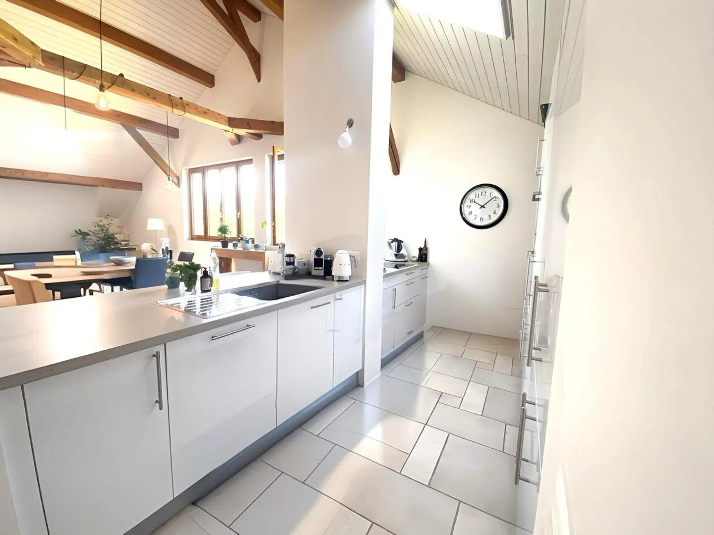 Charming 6-room apartment on the top floor - Photo 4 of 9