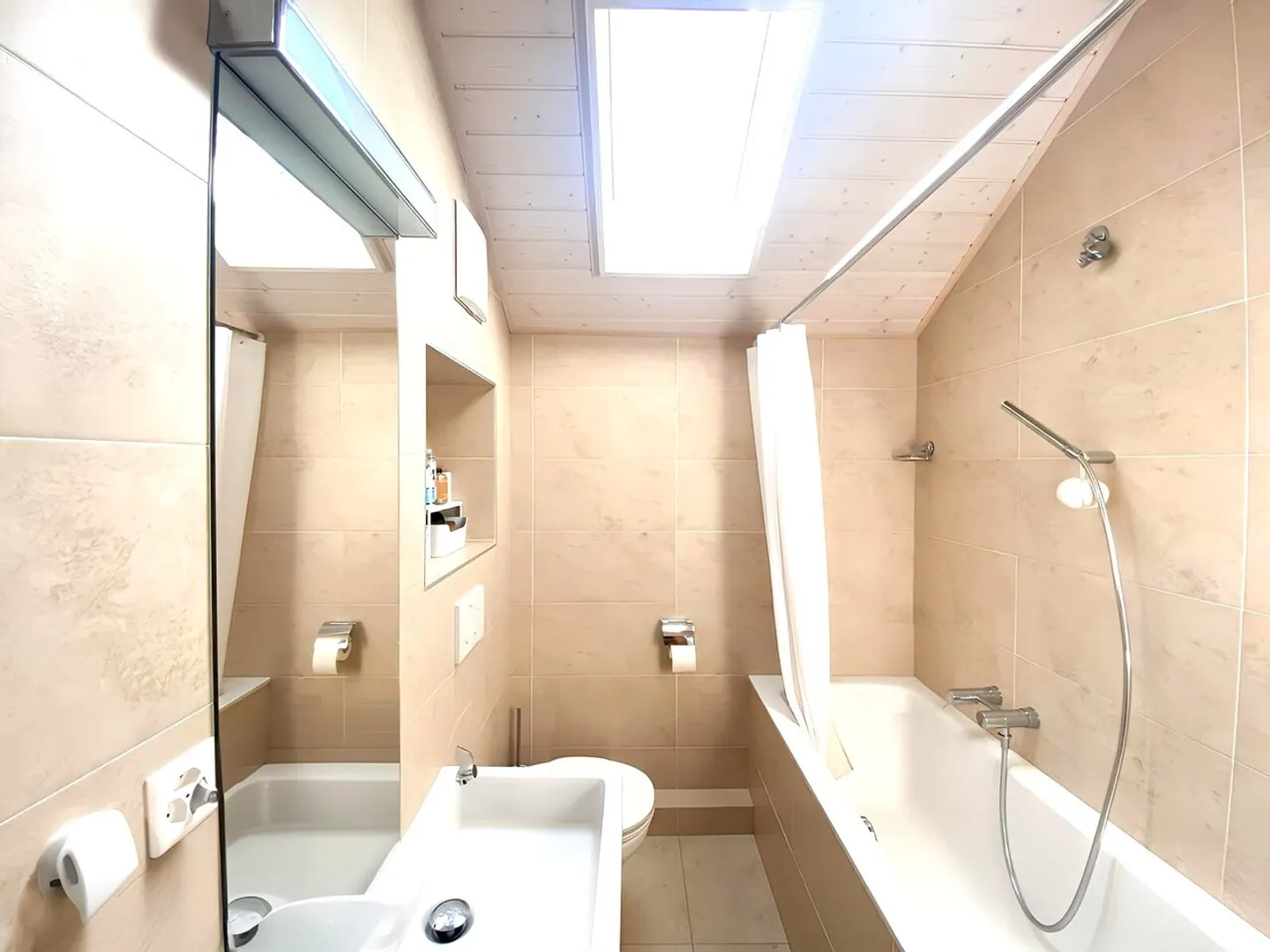 Charming 6-room apartment on the top floor - Photo 8 of 9