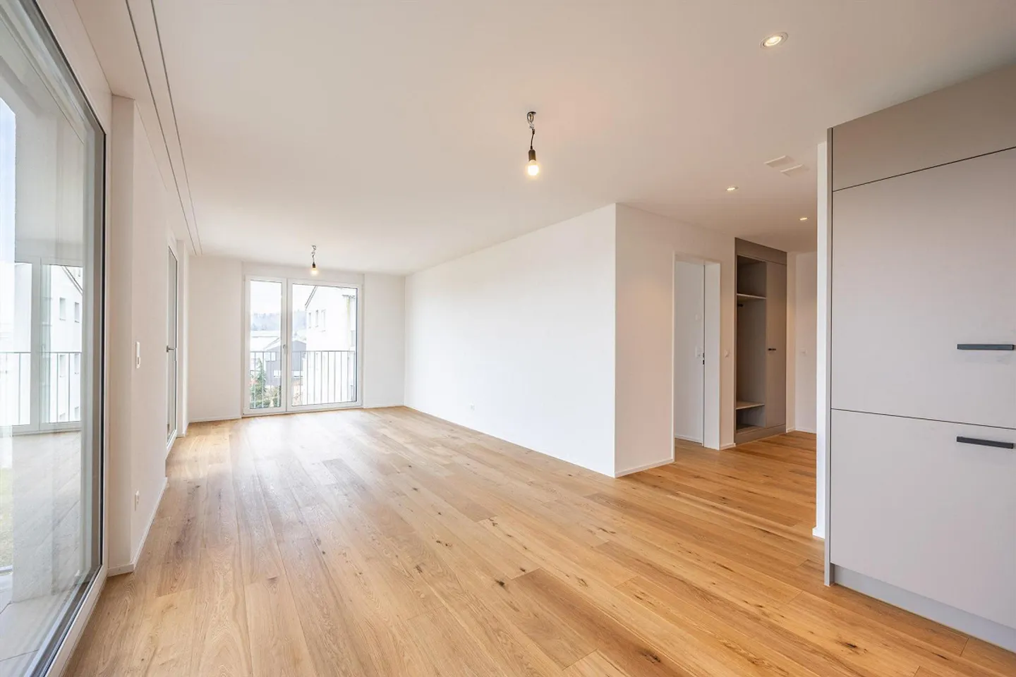 Helle und charmante 2.5 Zimmerwohnung - Foto 3 di 12