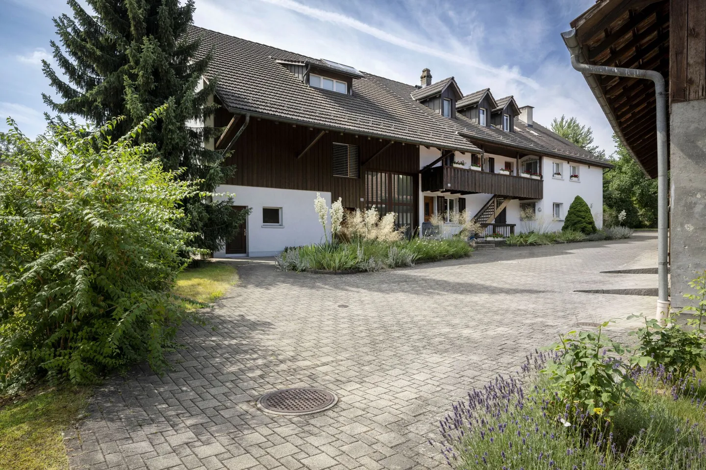 Beautiful and well-kept 4.5 room attic apartment with garden seating area - Photo 11 of 12